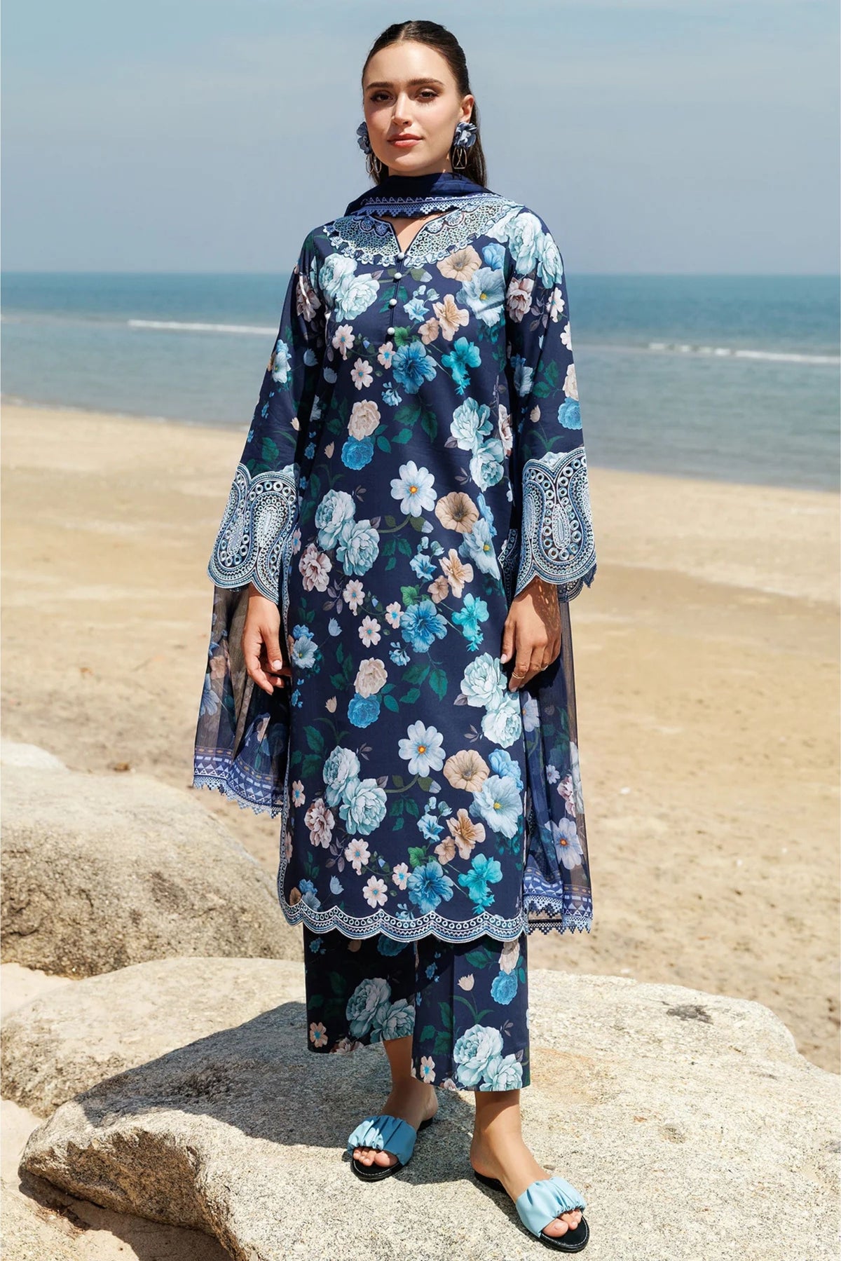 Pakistani Lawn Suits Online