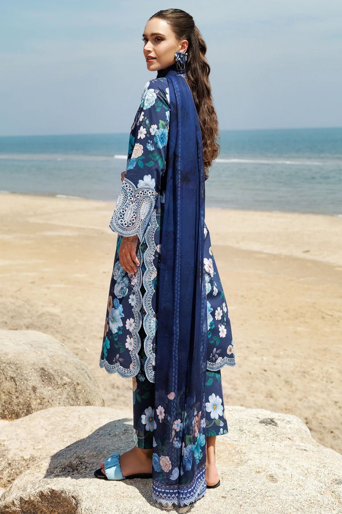 Pakistani Lawn Suits Online