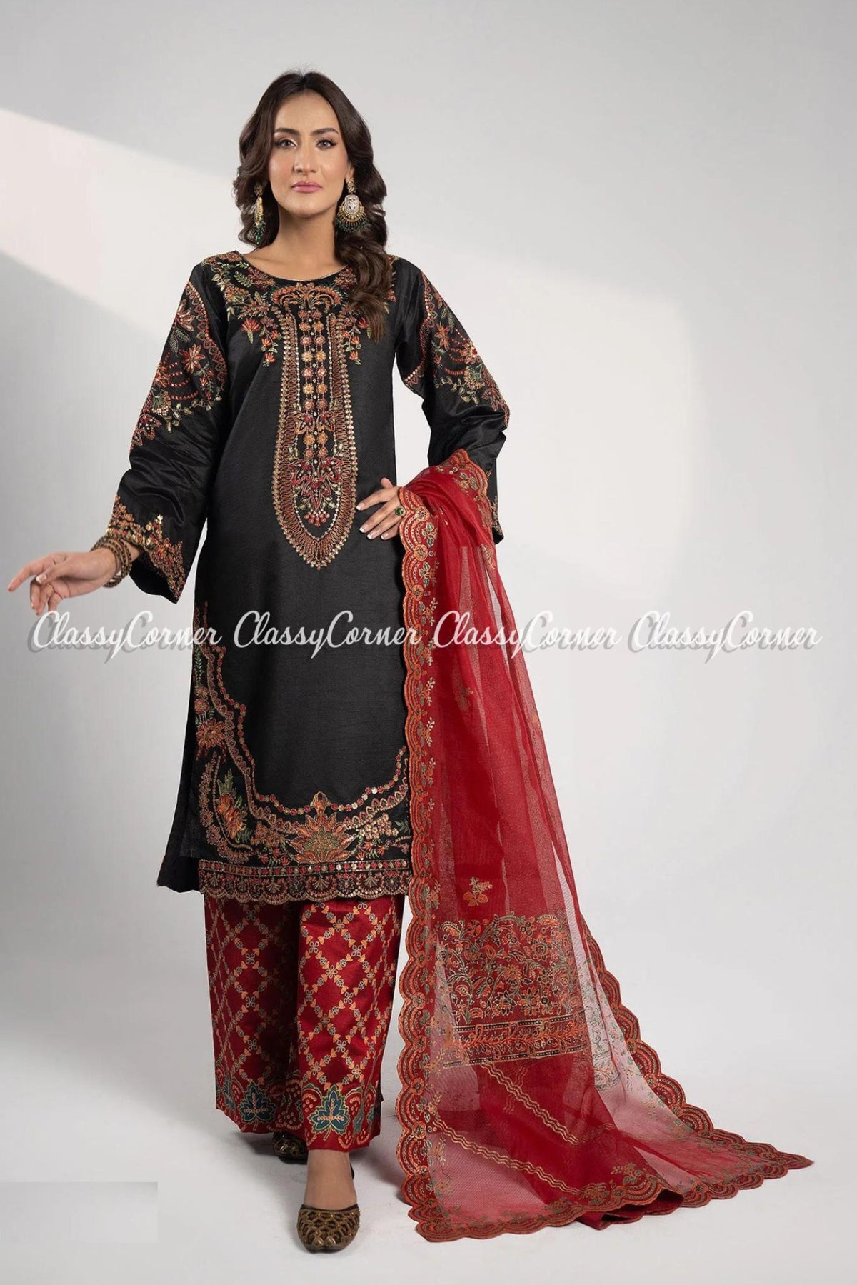 Women&#39;s Pakistani Wedding Outfits