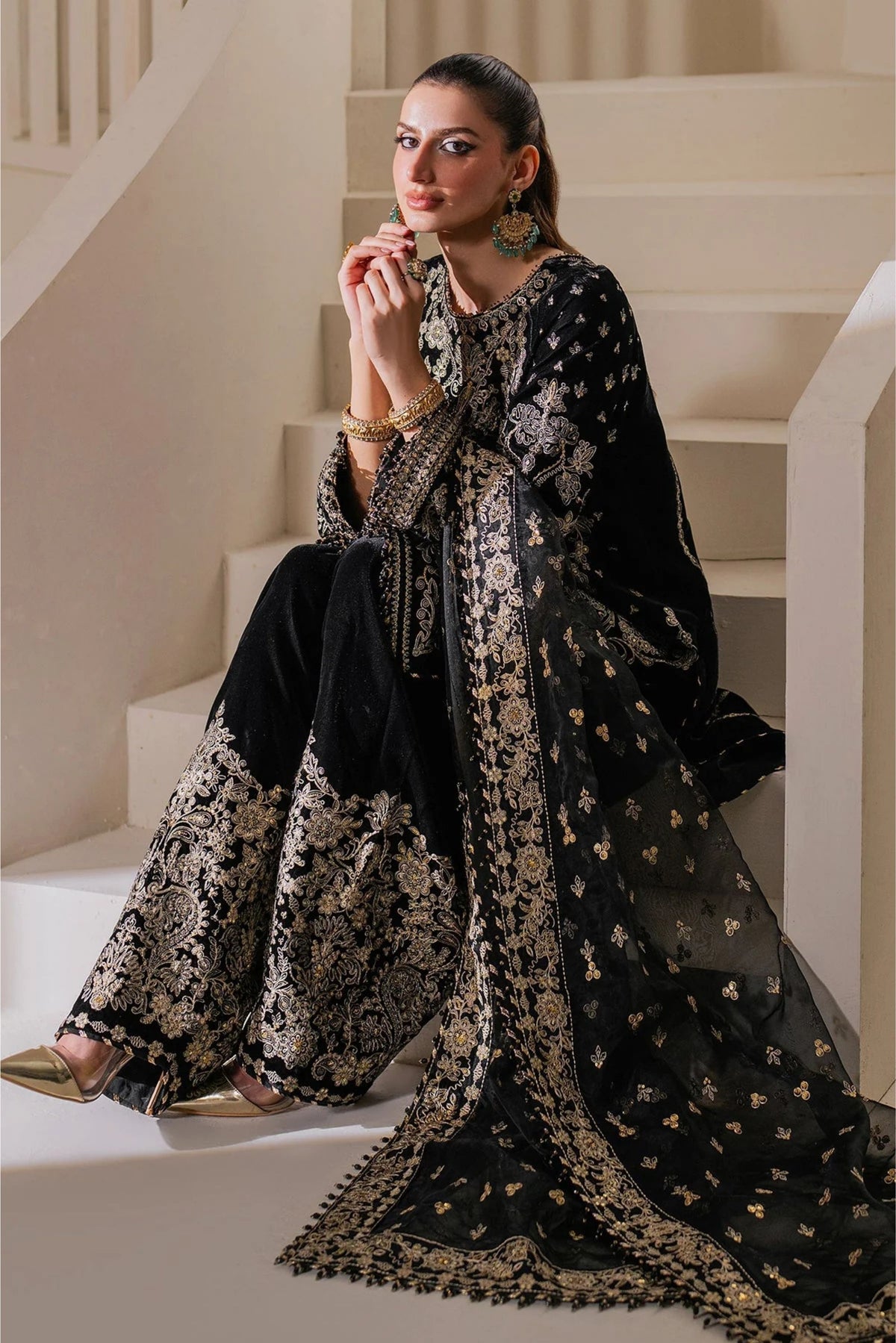 Pakistani Velvet Outfits Online