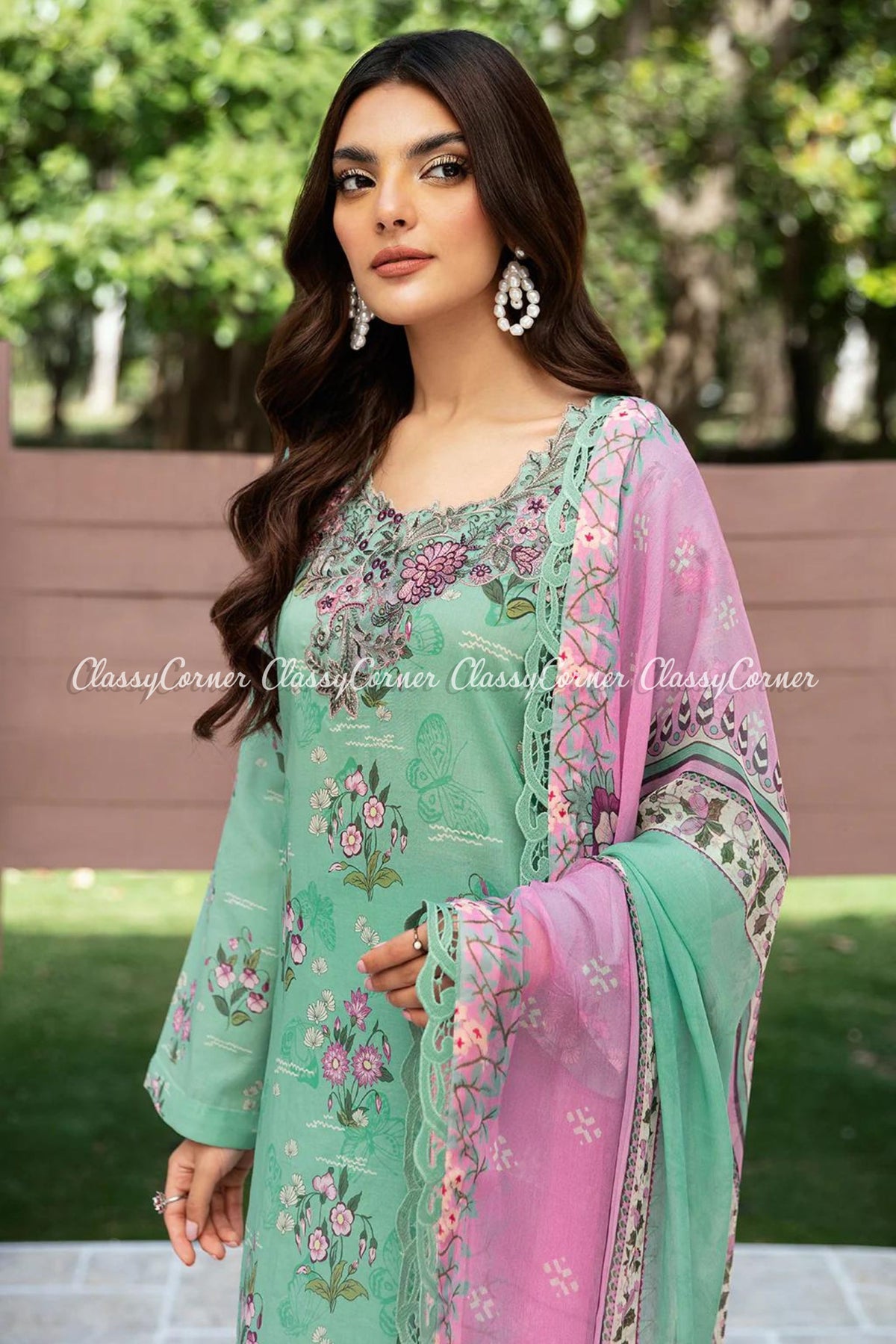 Latest Pakistani Lawn Suits 2024