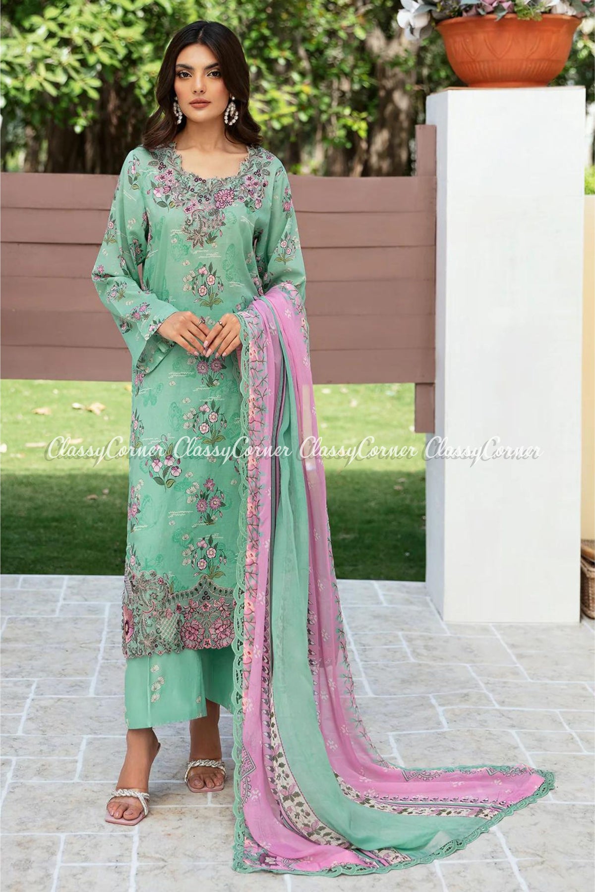 Latest Pakistani Lawn Suits 2024