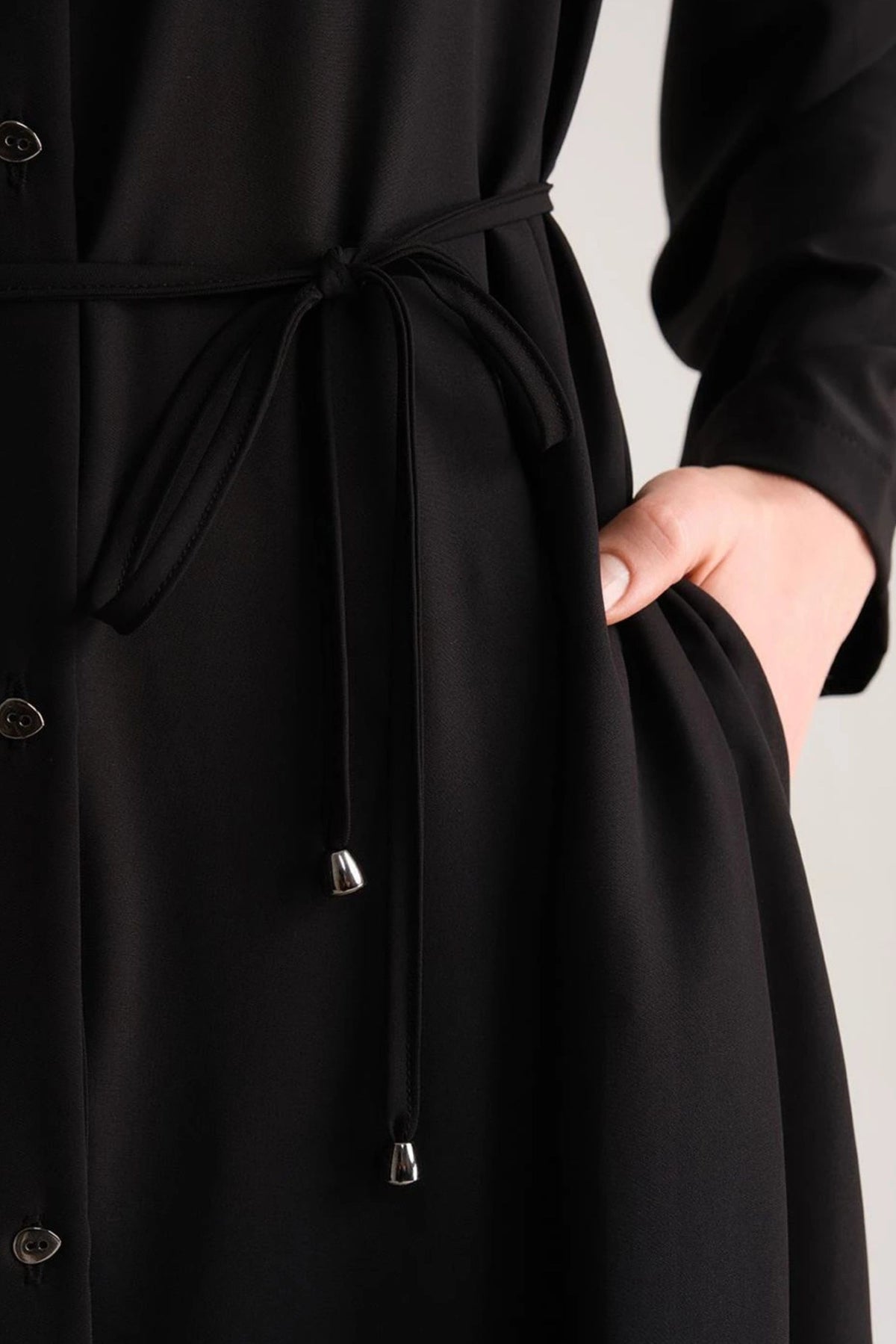 Black Double Buttoned Pleated Abaya