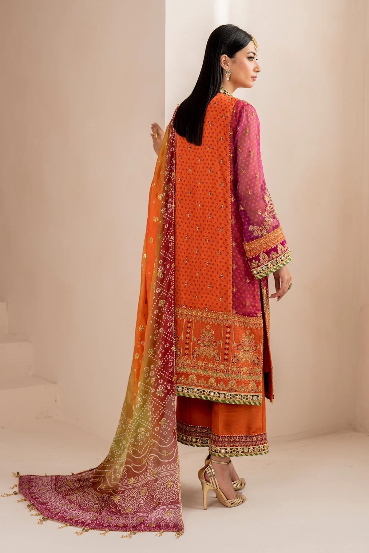 Mehndi Wear Suits Online