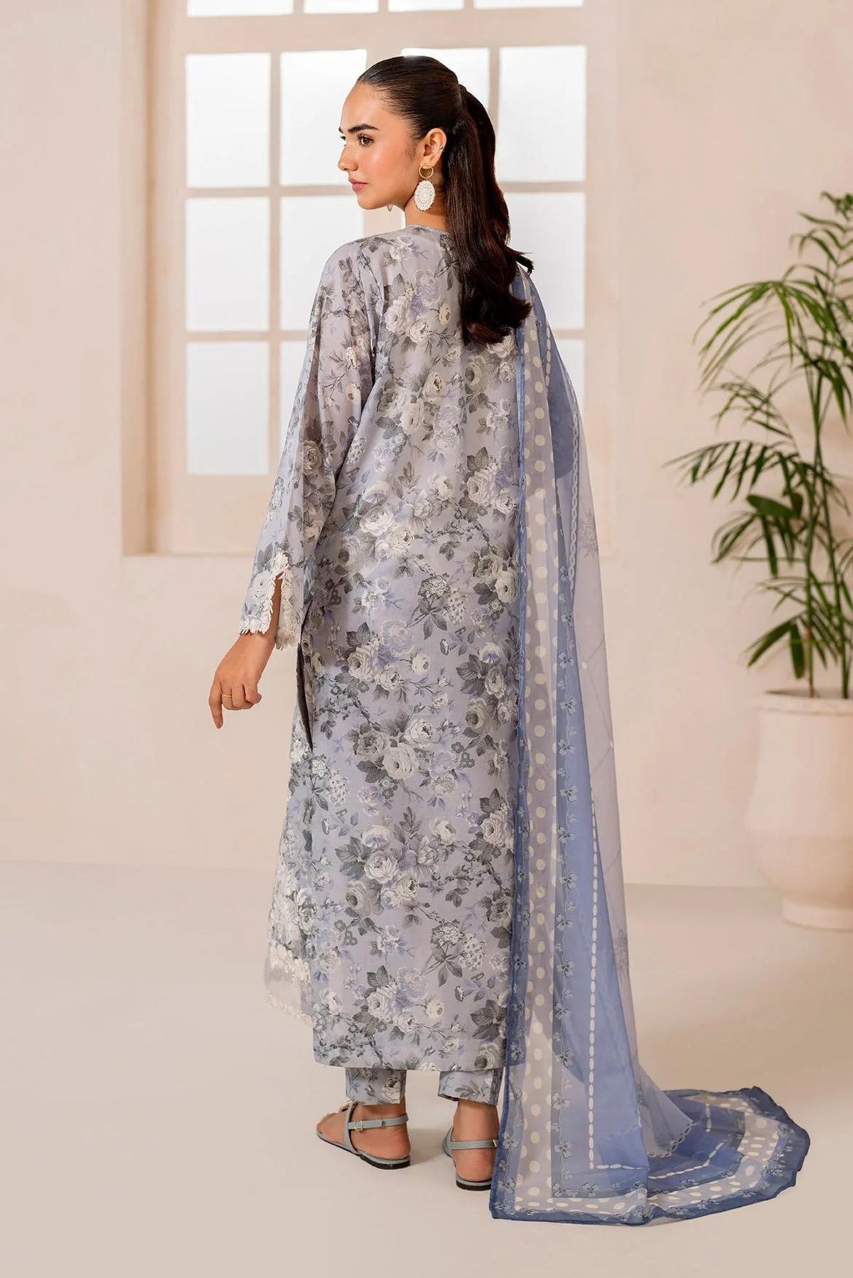 Pakistani Formal Suits For Get Together 