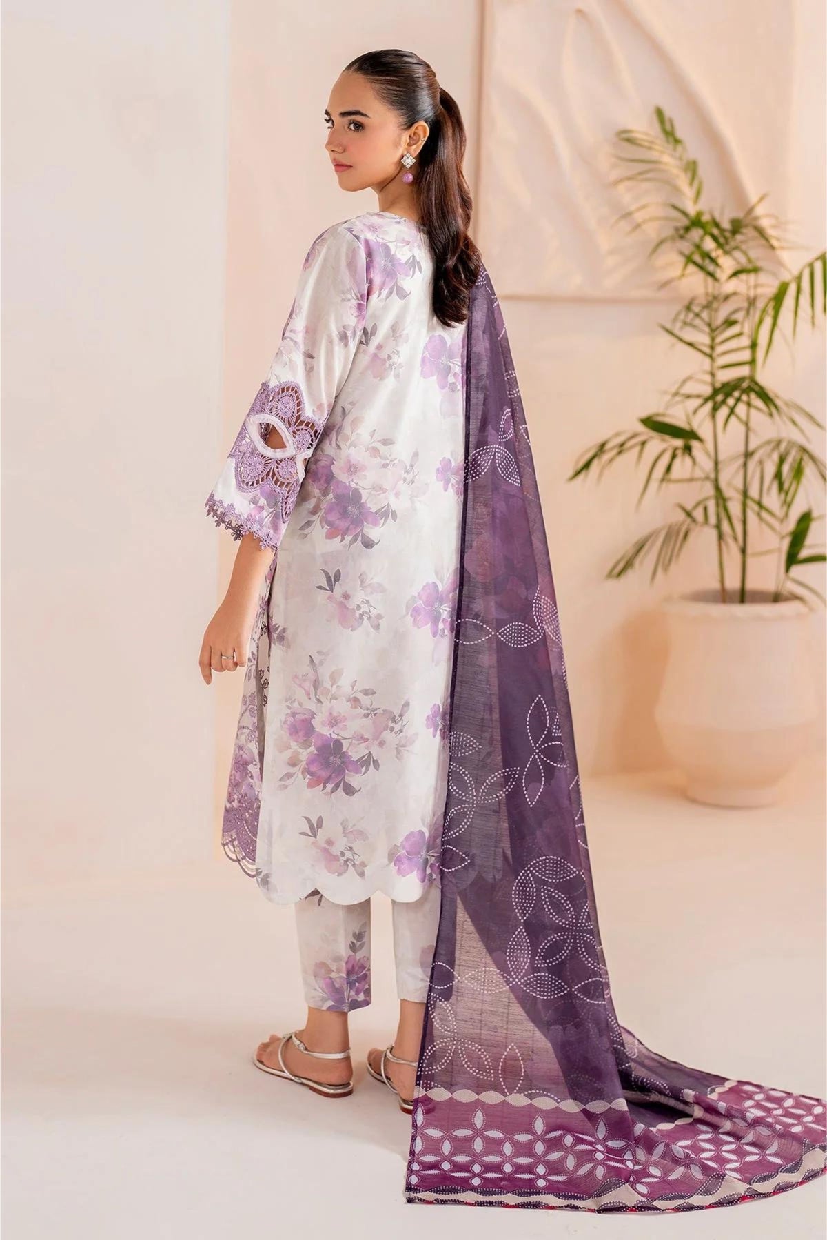 Pakistani Lawn Suits online