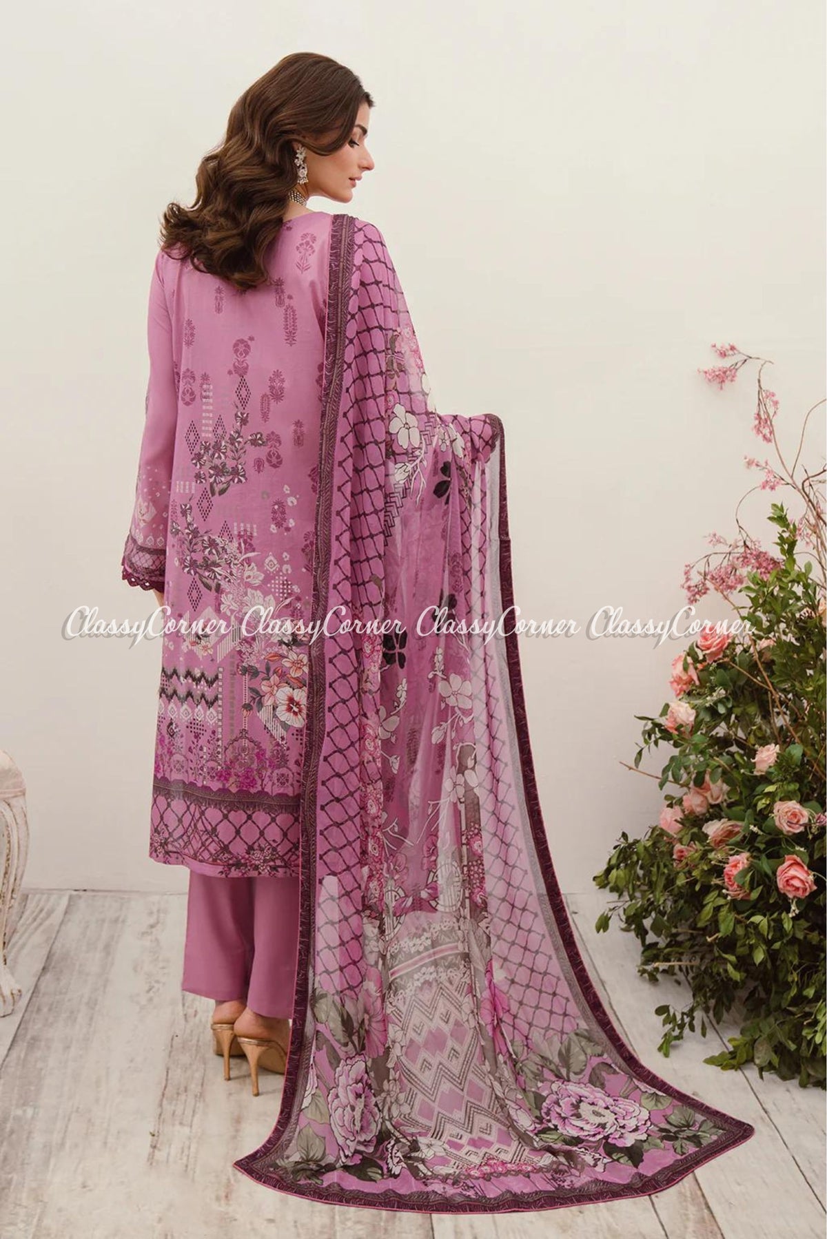 Latest Pakistani Lawn Suits 2024