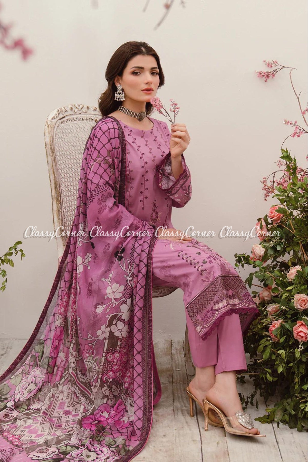 Latest Pakistani Lawn Suits 2024