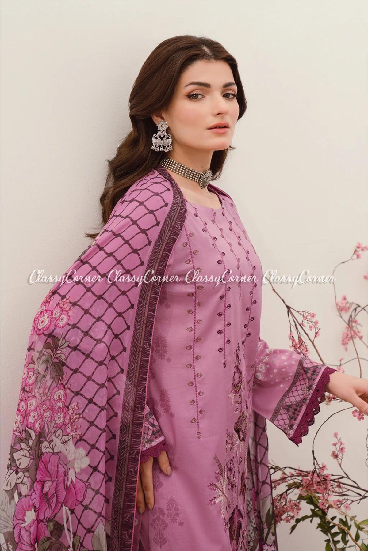 Latest Pakistani Lawn Suits 2024