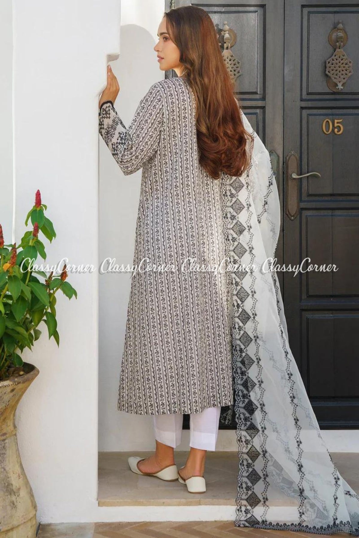 White Digital Printed Pakistani Salwar Kameez