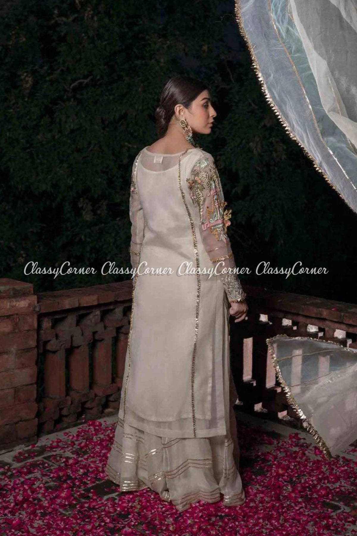 Traditional Pakistani wedding dresses