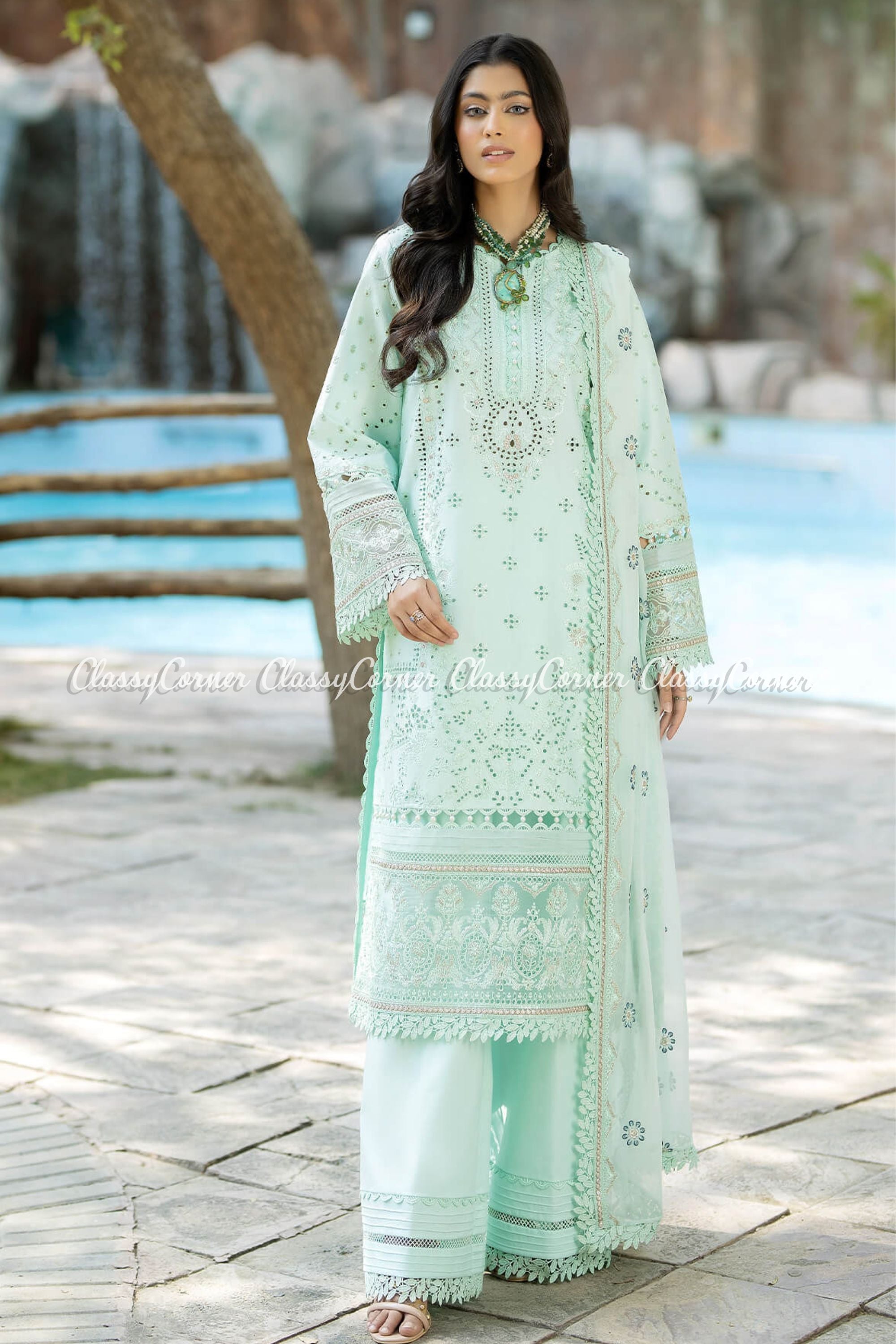 Latest Pakistani lawn Suits