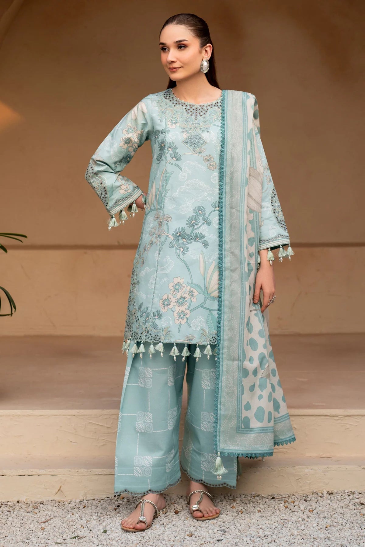 Fancy Suits For Pakistani Functions 