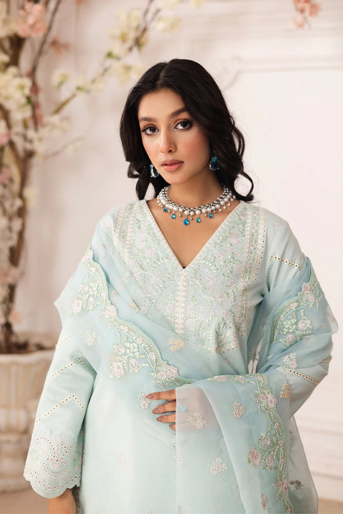 Women&#39;s Semi Formal Lawn Outfits