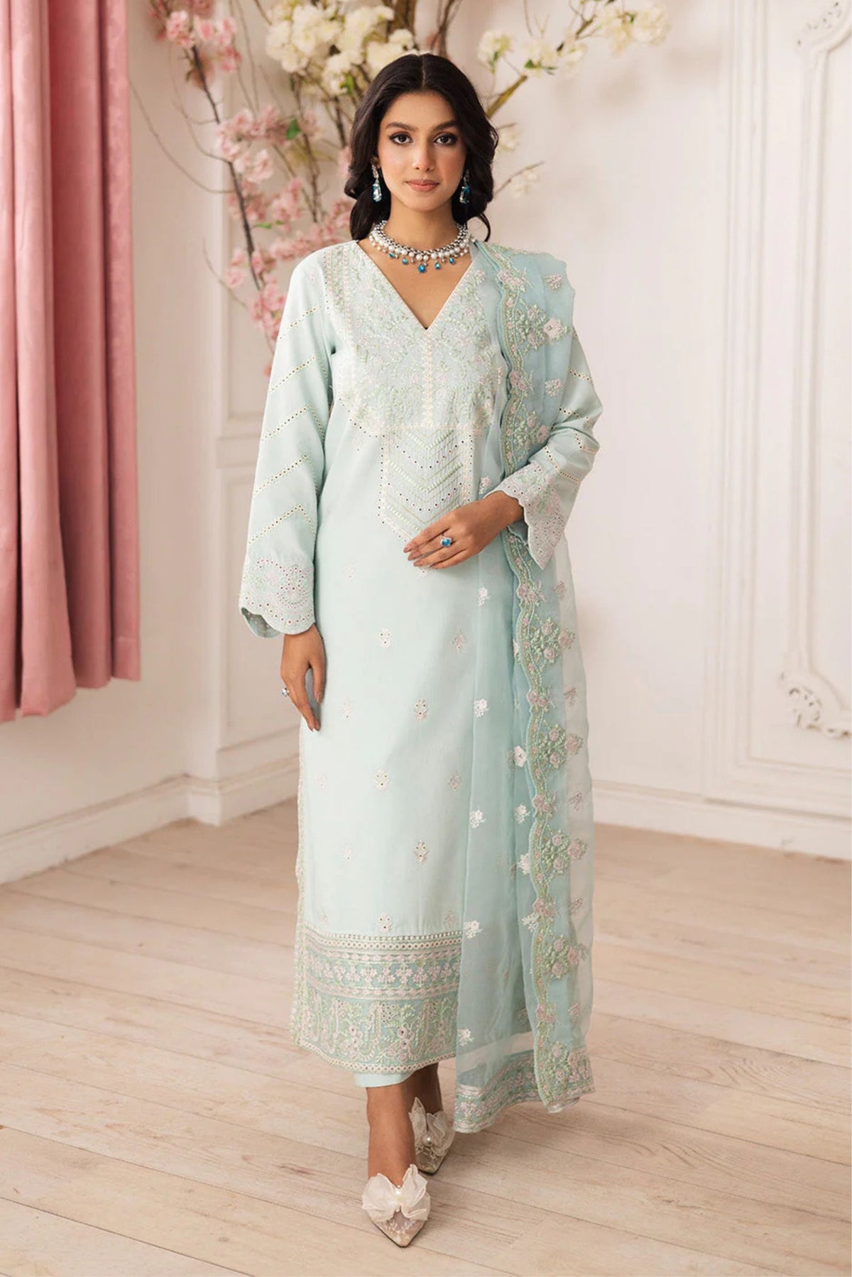 Women&#39;s Semi Formal Lawn Outfits