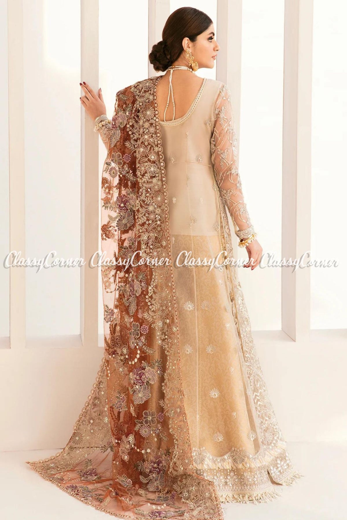 Places to buy women&#39;s Pakistani wedding outfits | Classy Corner