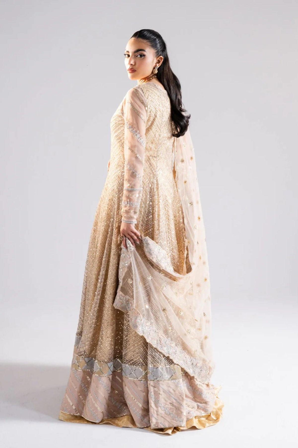 Pakistani Wedding Outfits For Ladies