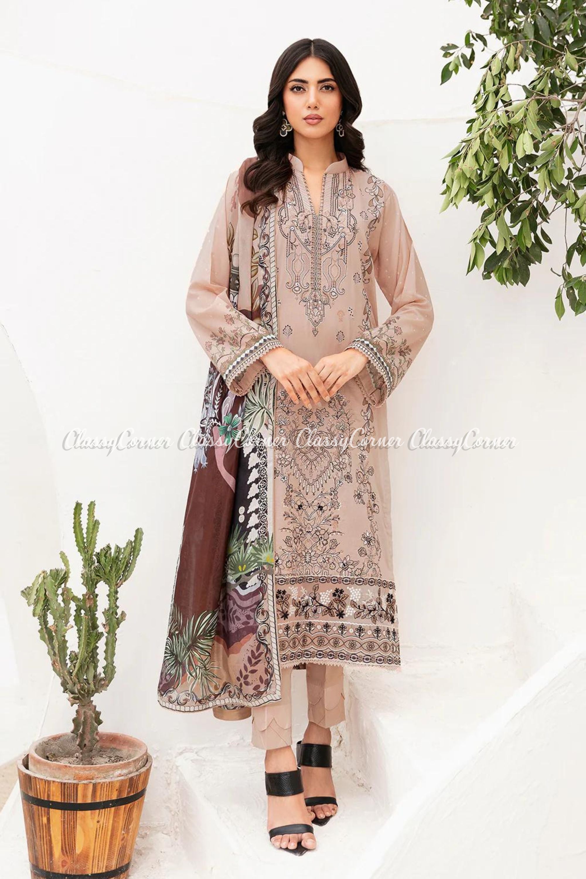 Pakistani Semi Formal Salwar Kameez