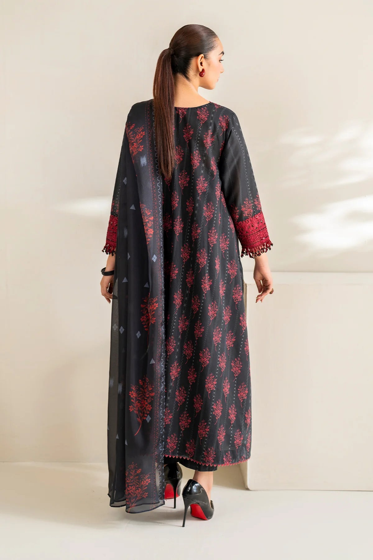 Pakistani lawn suits for casual wears