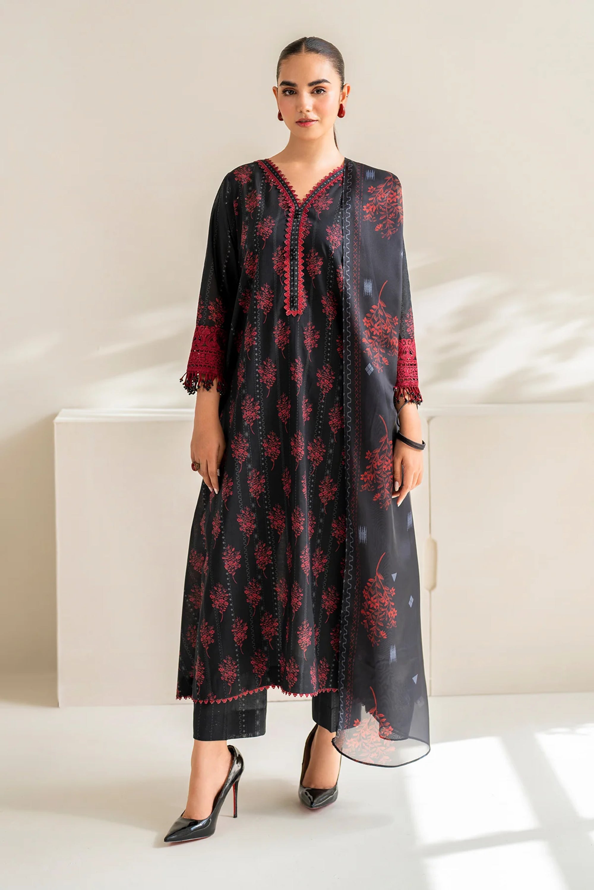 Pakistani lawn suits for casual wears