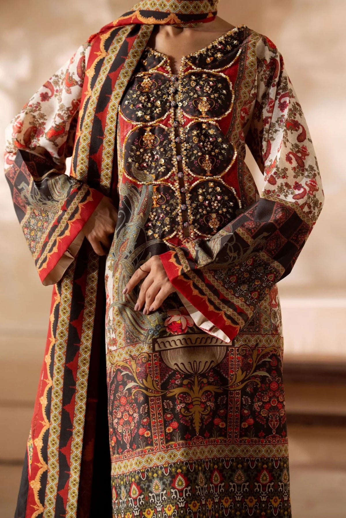 Party wear Suits For Pakistani Wedding Function