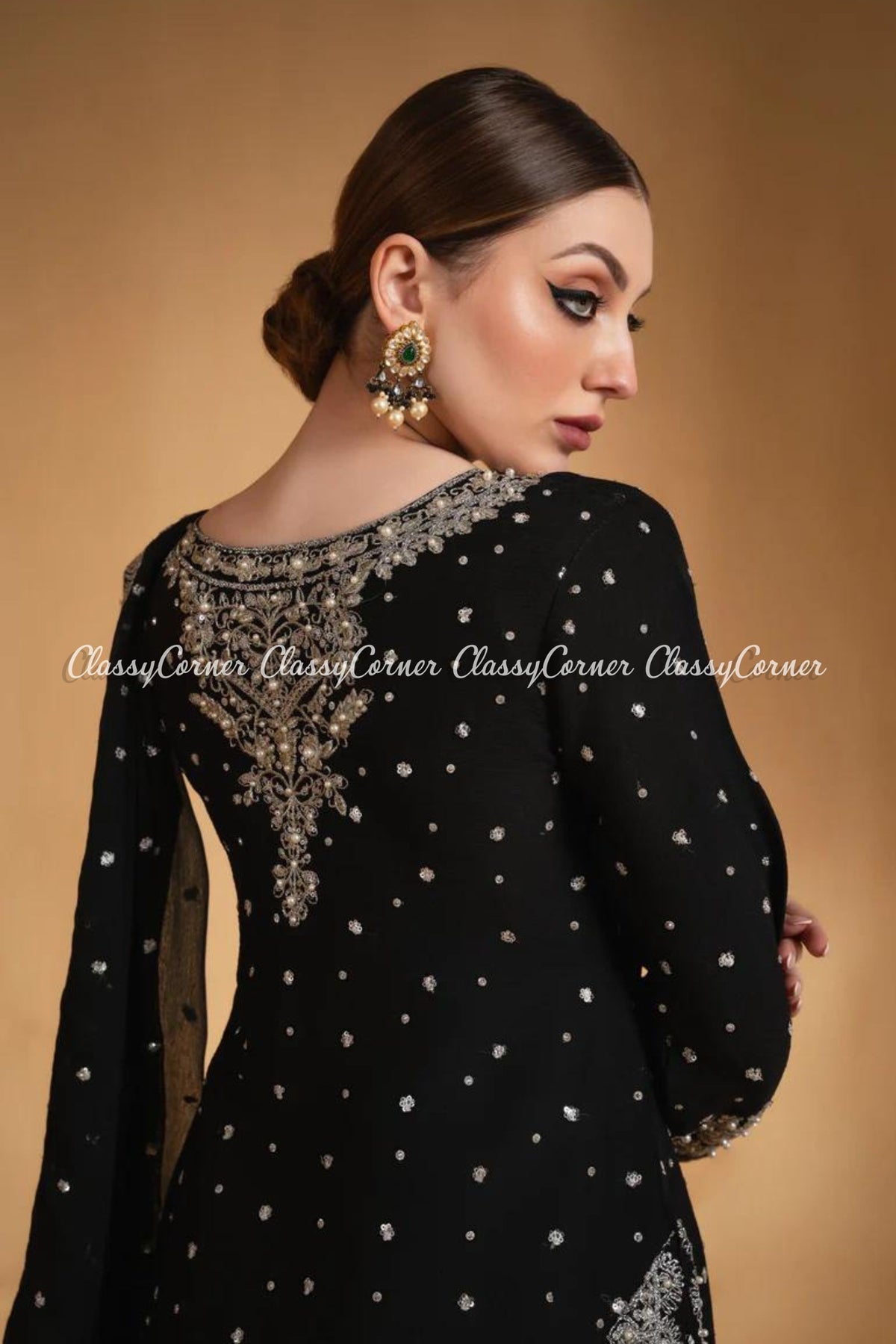 traditional pakistani wedding clothing