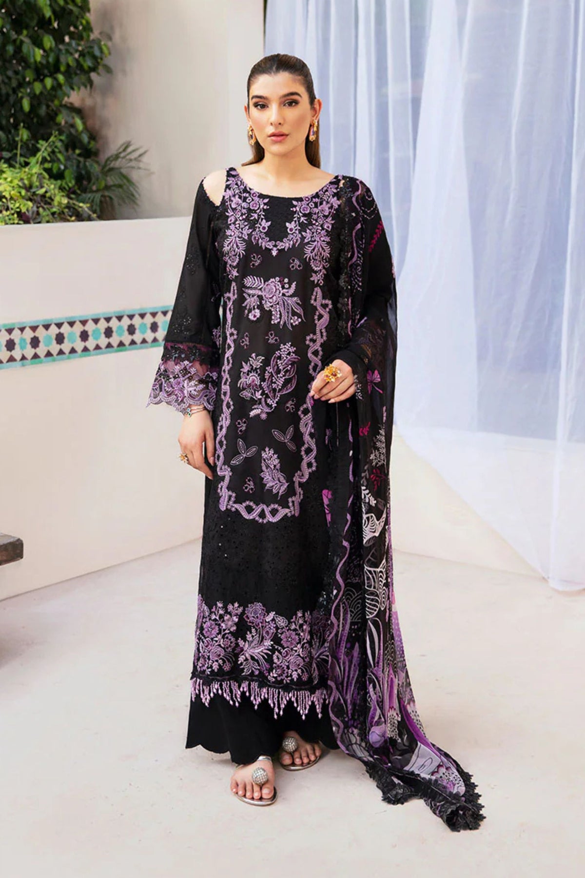 Pakistani Lawn Suits For Women Online