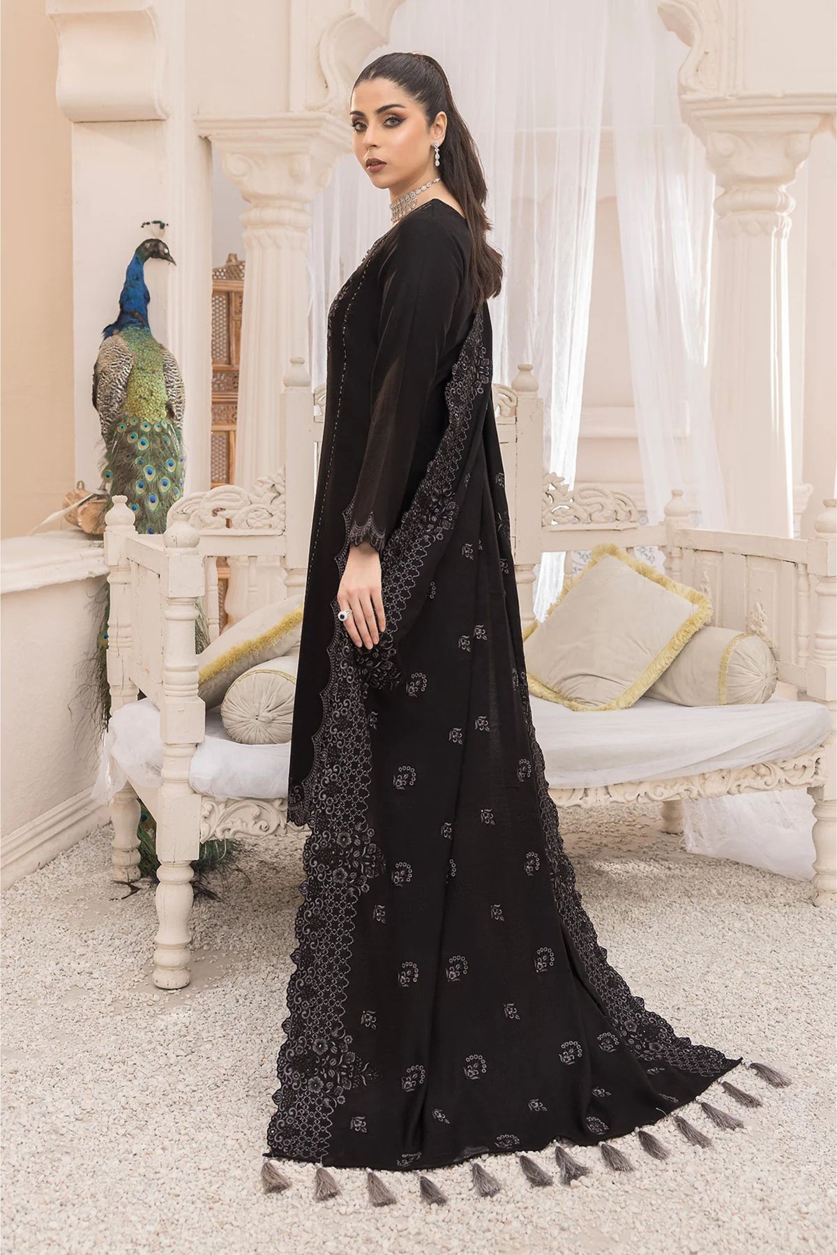 Latest Pakistani Readymade Suits Online