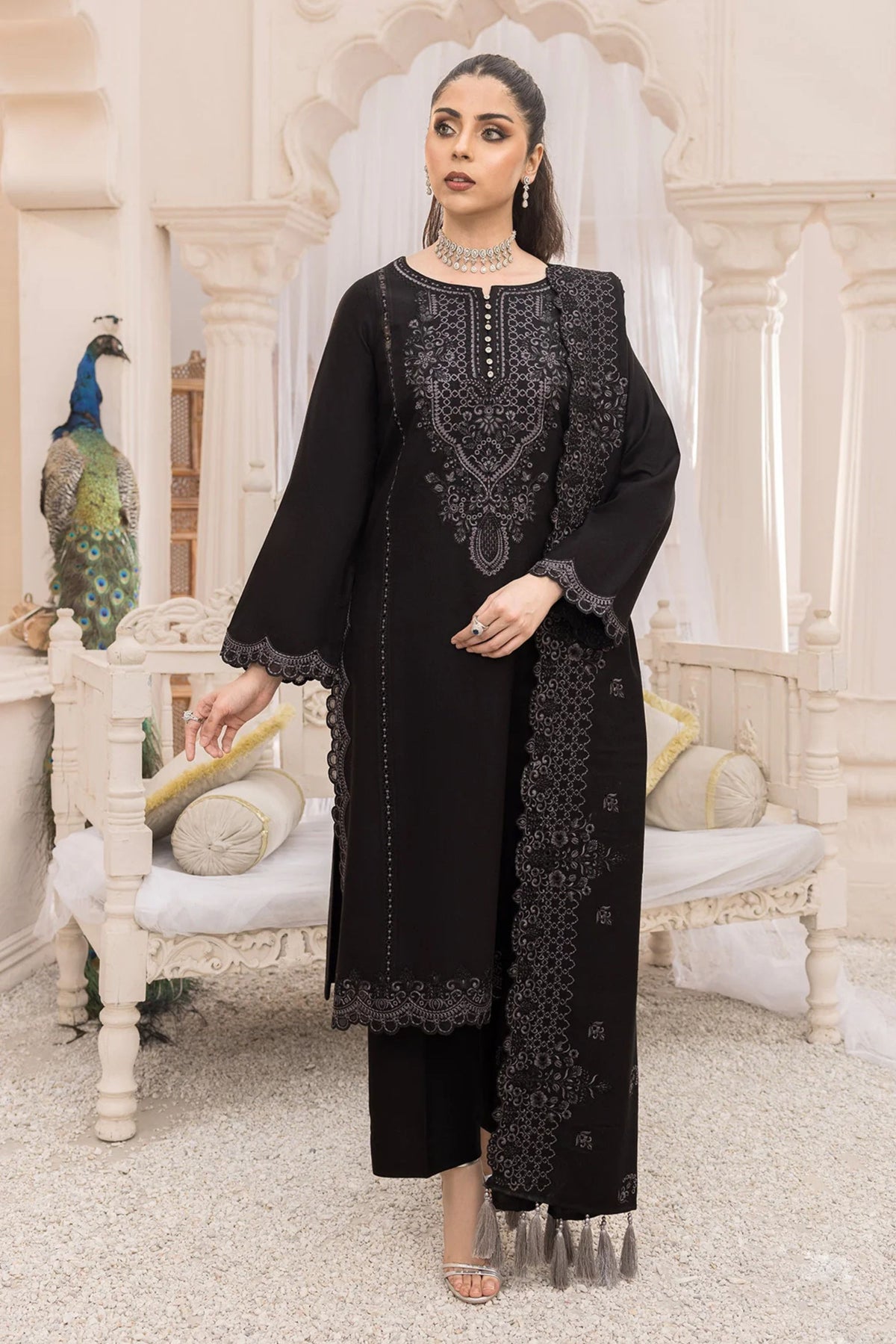 Latest Pakistani Readymade Suits Online