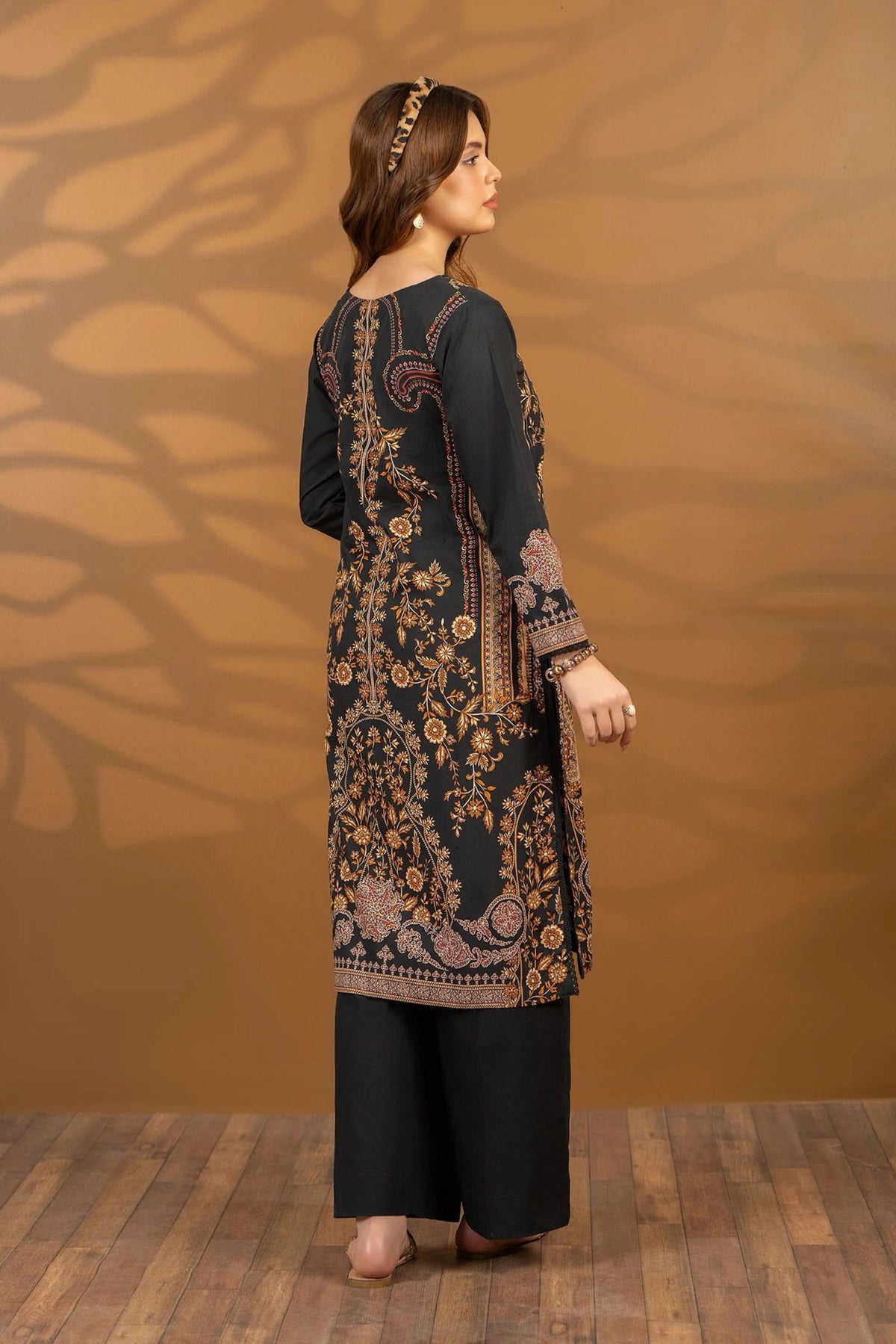 Semi Formal Suits For Pakistani Get Togethers