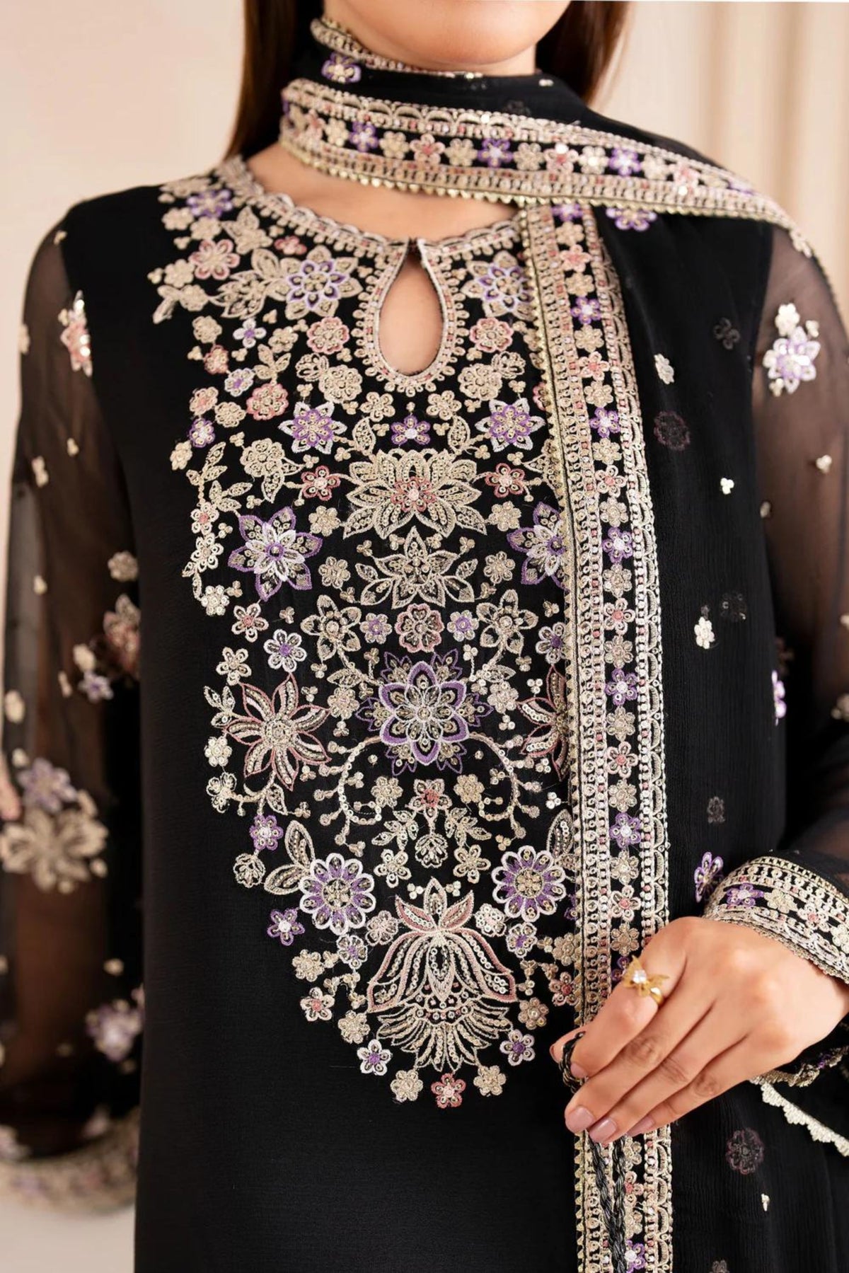 Pakistani Wedding Outfits For Ladies