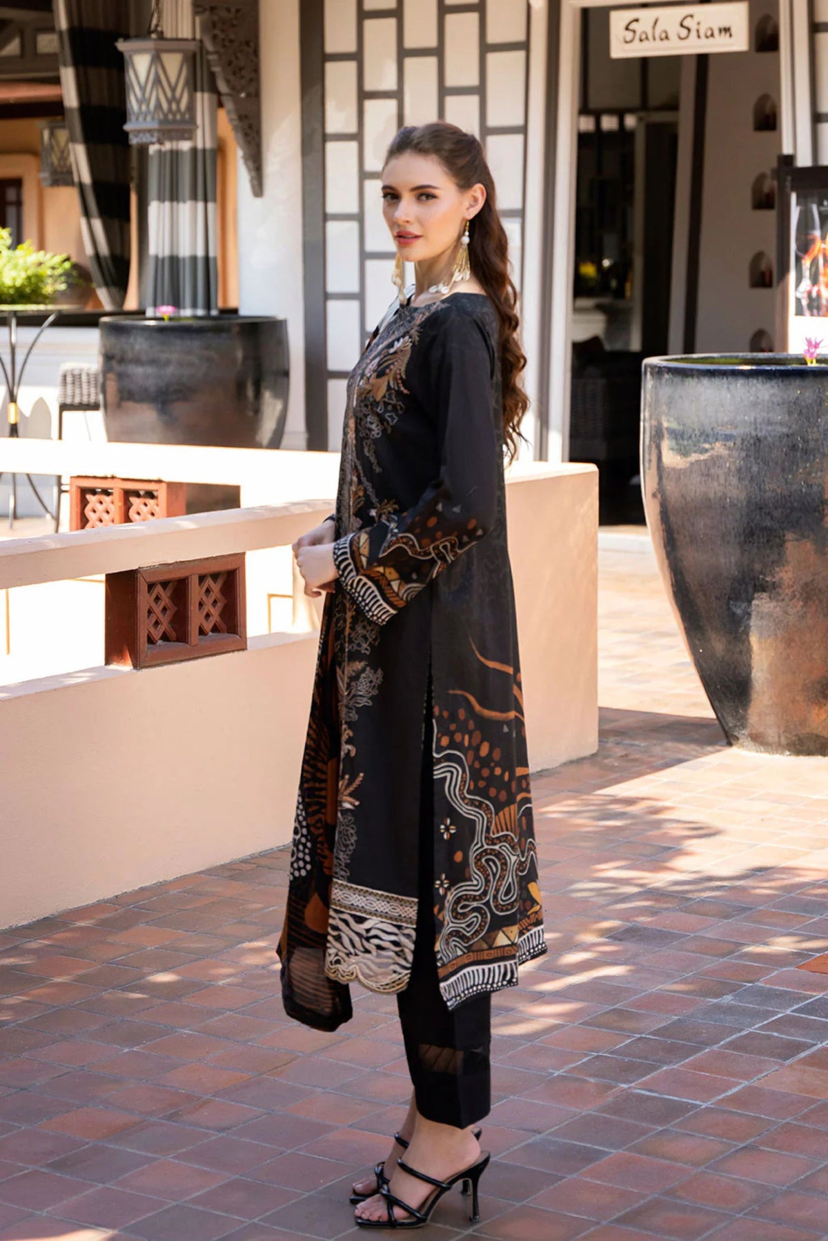 Guest Outfits To Attend Pakistani Function 