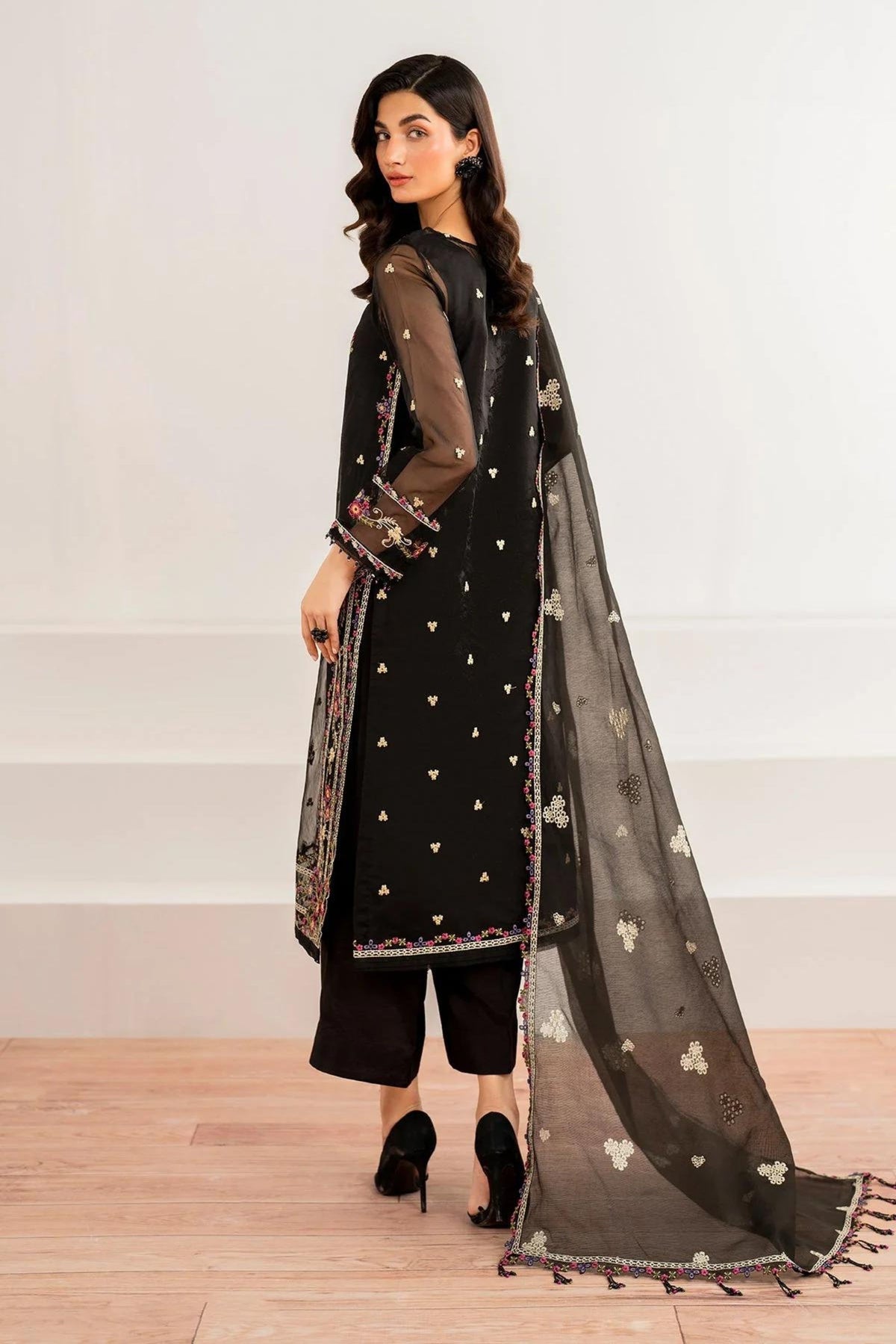 Desi Pakistani Wedding Outfits 