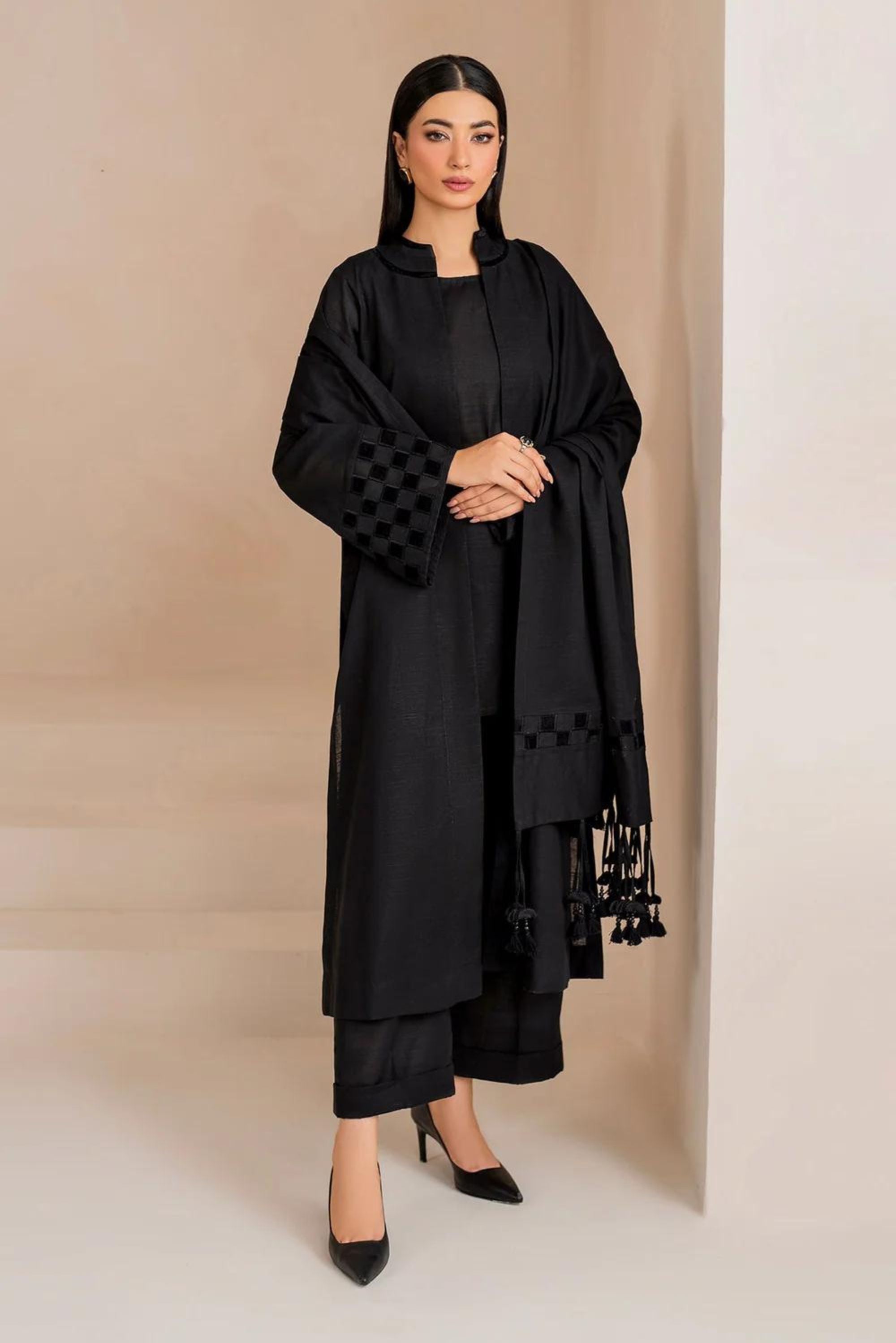 Pakistani Women's Dress For Get Togethers