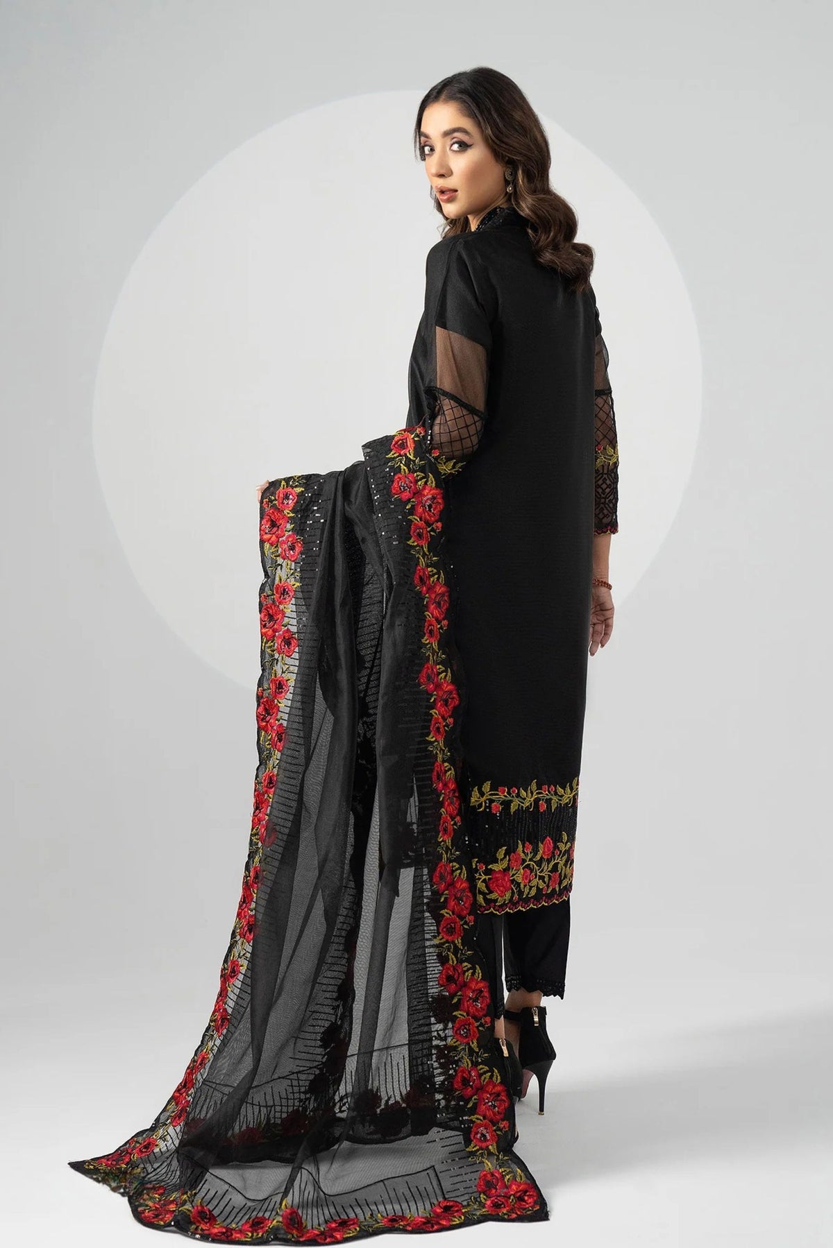 Women&#39;s Formal Wear For Pakistani Wedding 