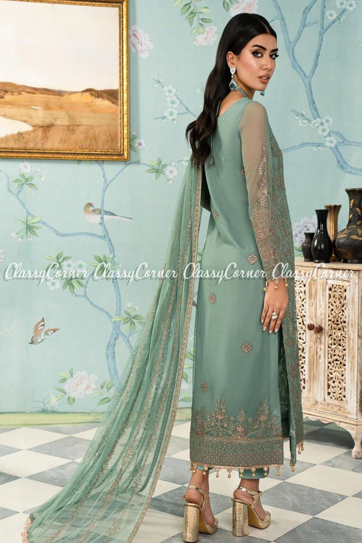 Pakistani wedding costumes for women