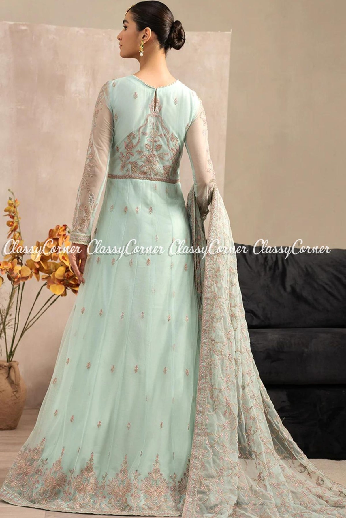 traditional pakistani wedding clothing