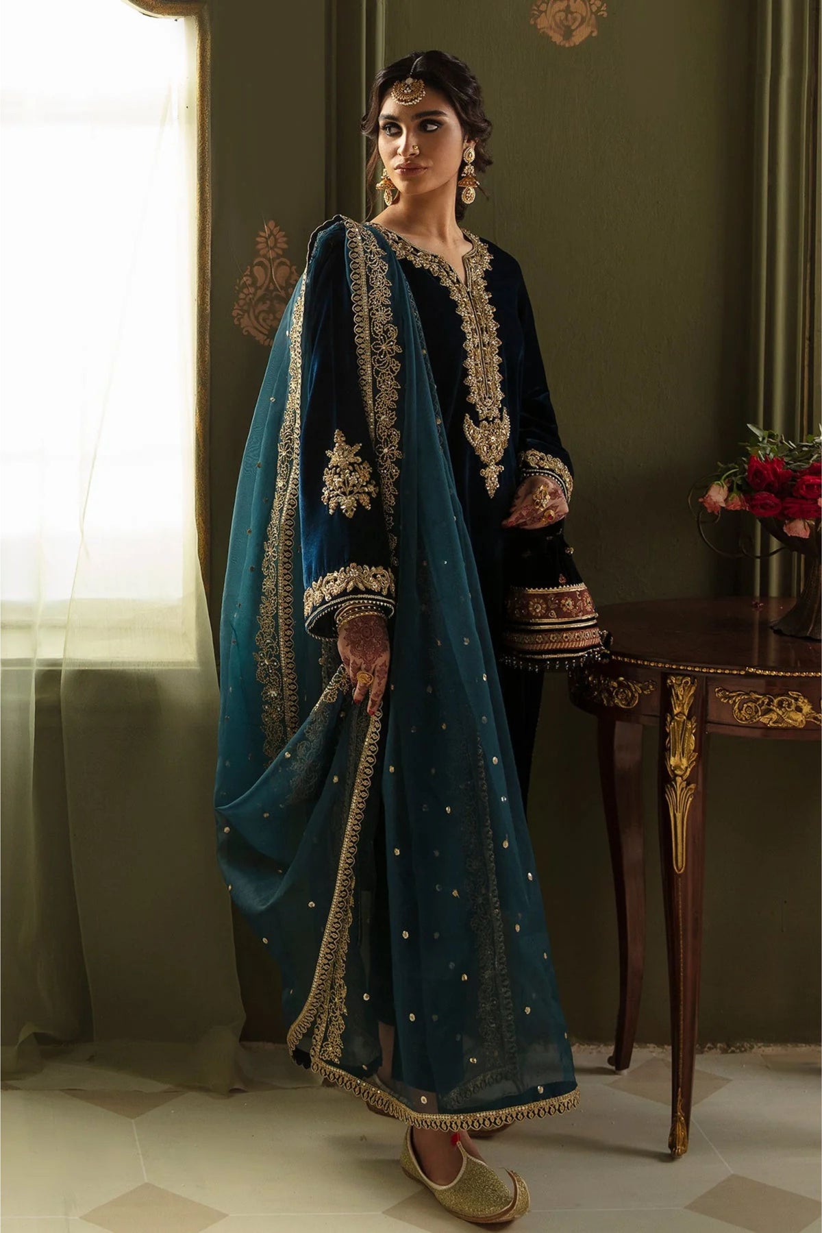 Pakistani Velvet Outfits Online