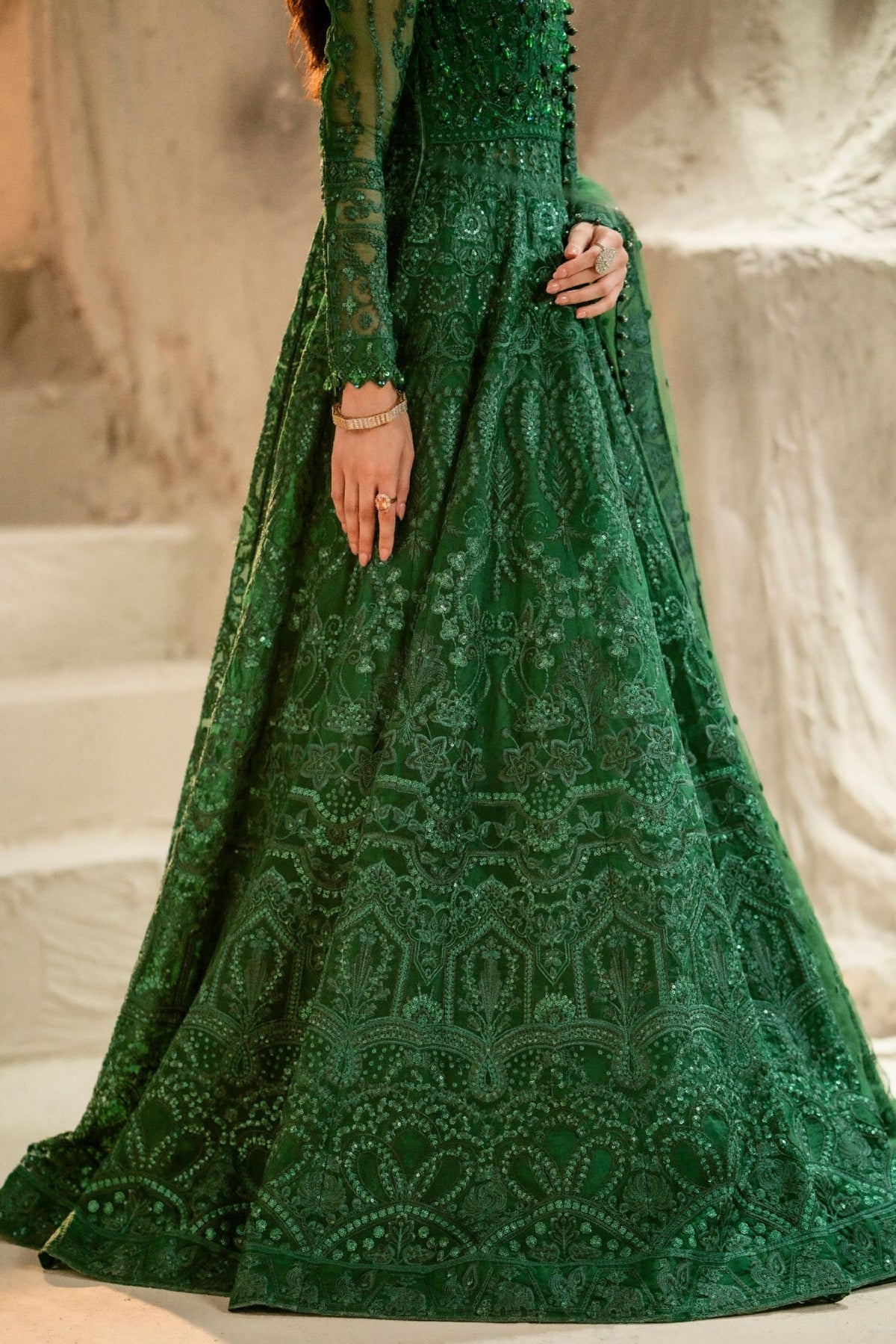 Latest Pakistani Wedding Outfits 2024