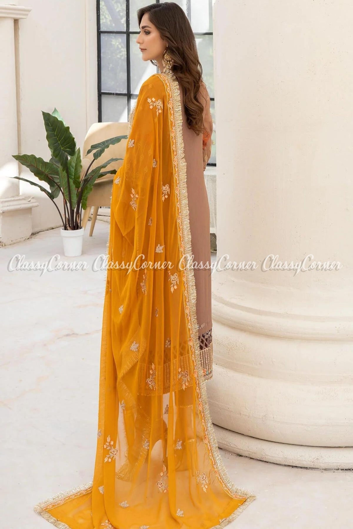 traditional pakistani wedding clothing