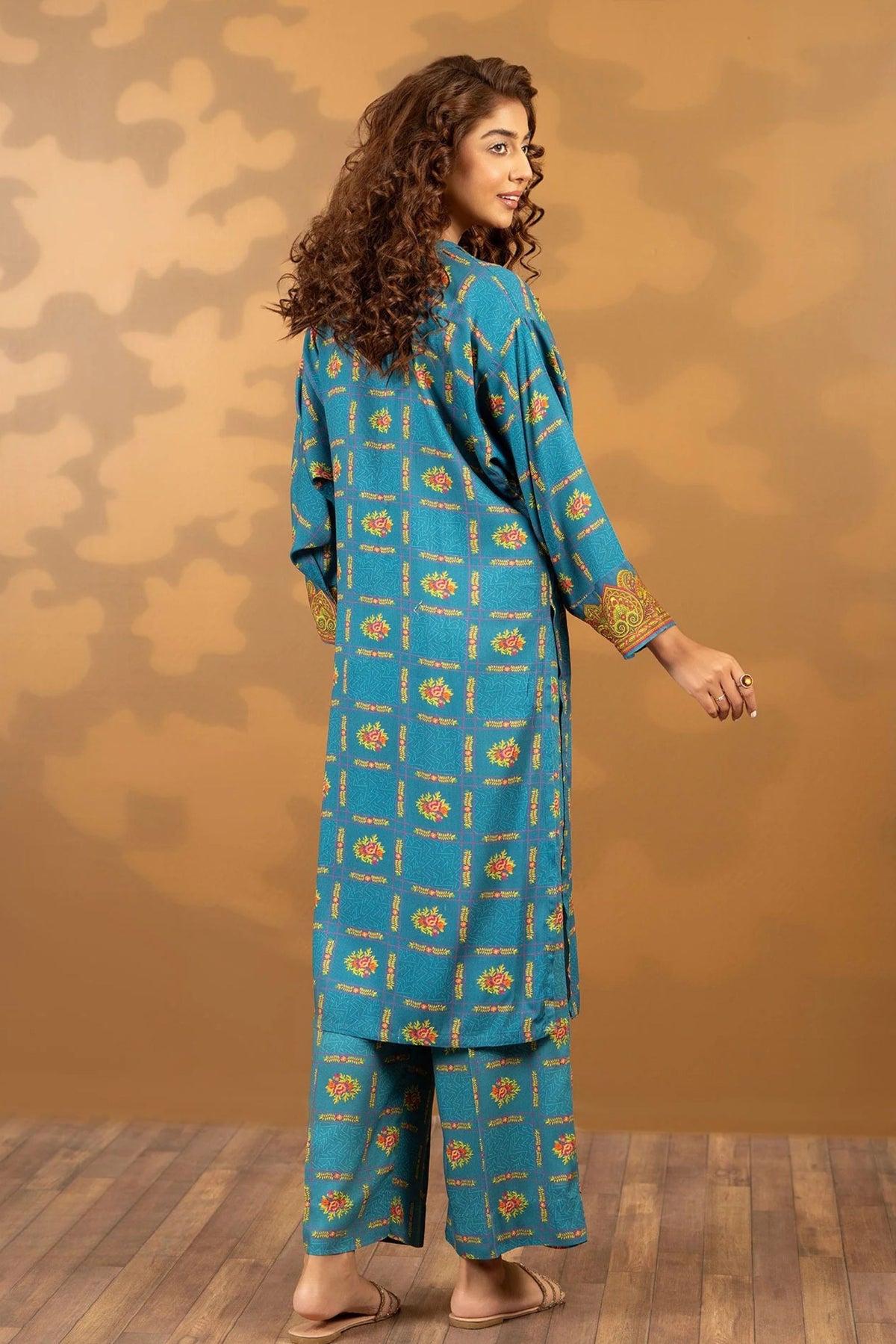 Pakistani Readymade Outfits Online