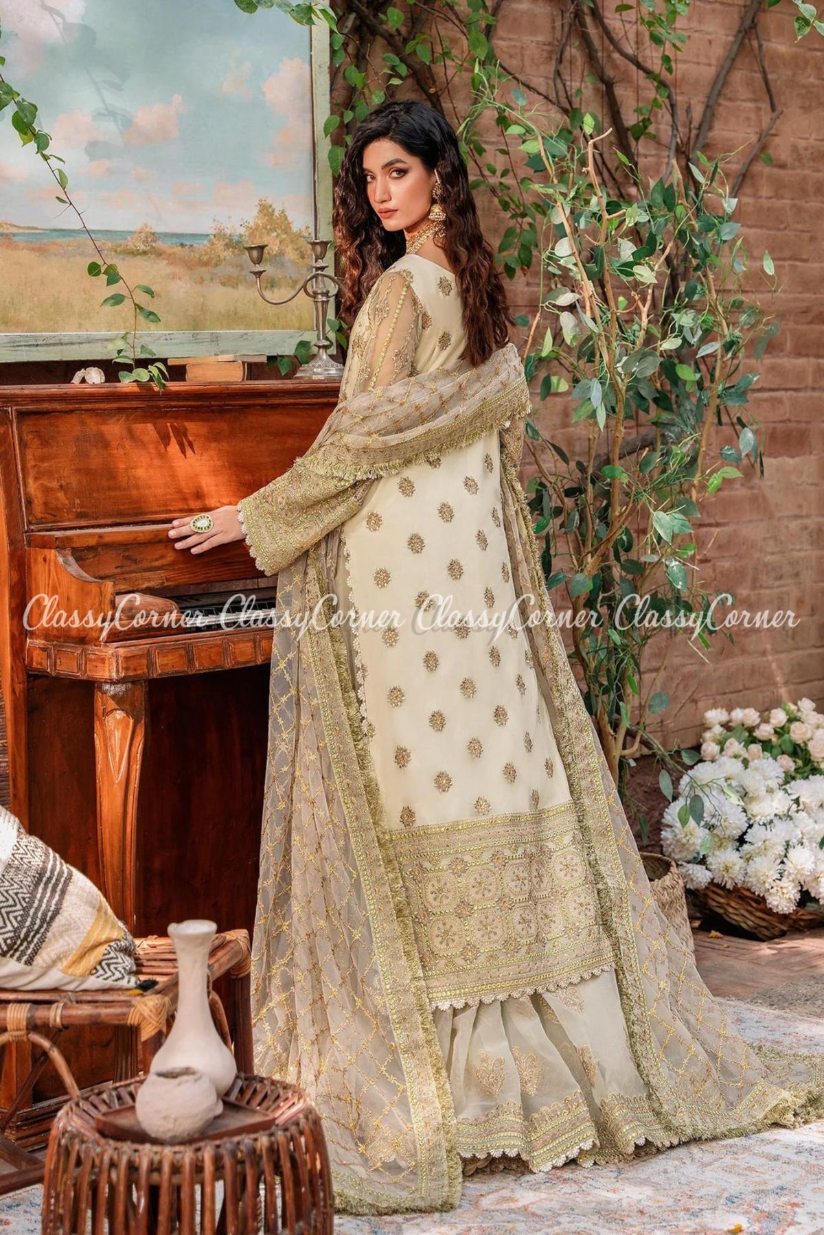 traditional pakistani wedding clothing