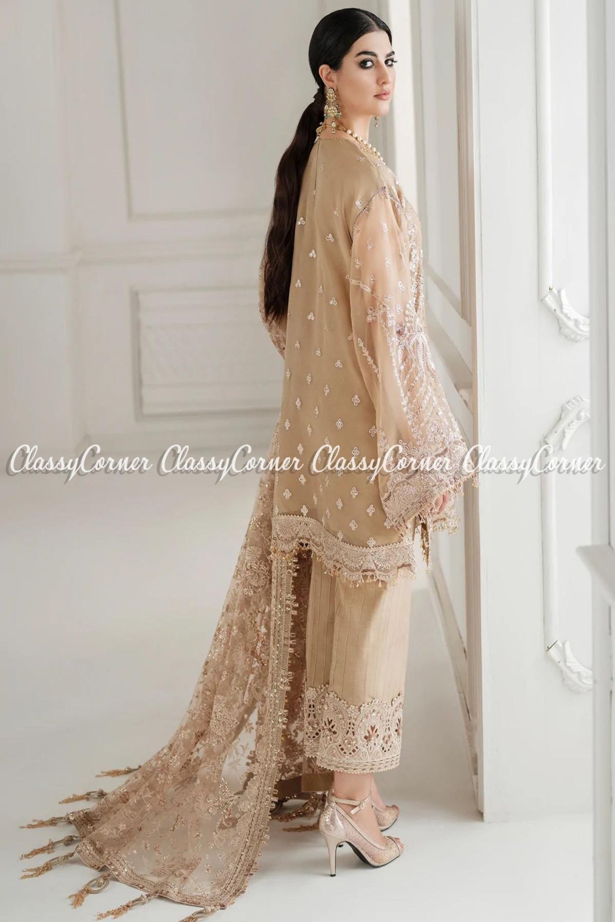 pakistani ladies wedding outfits