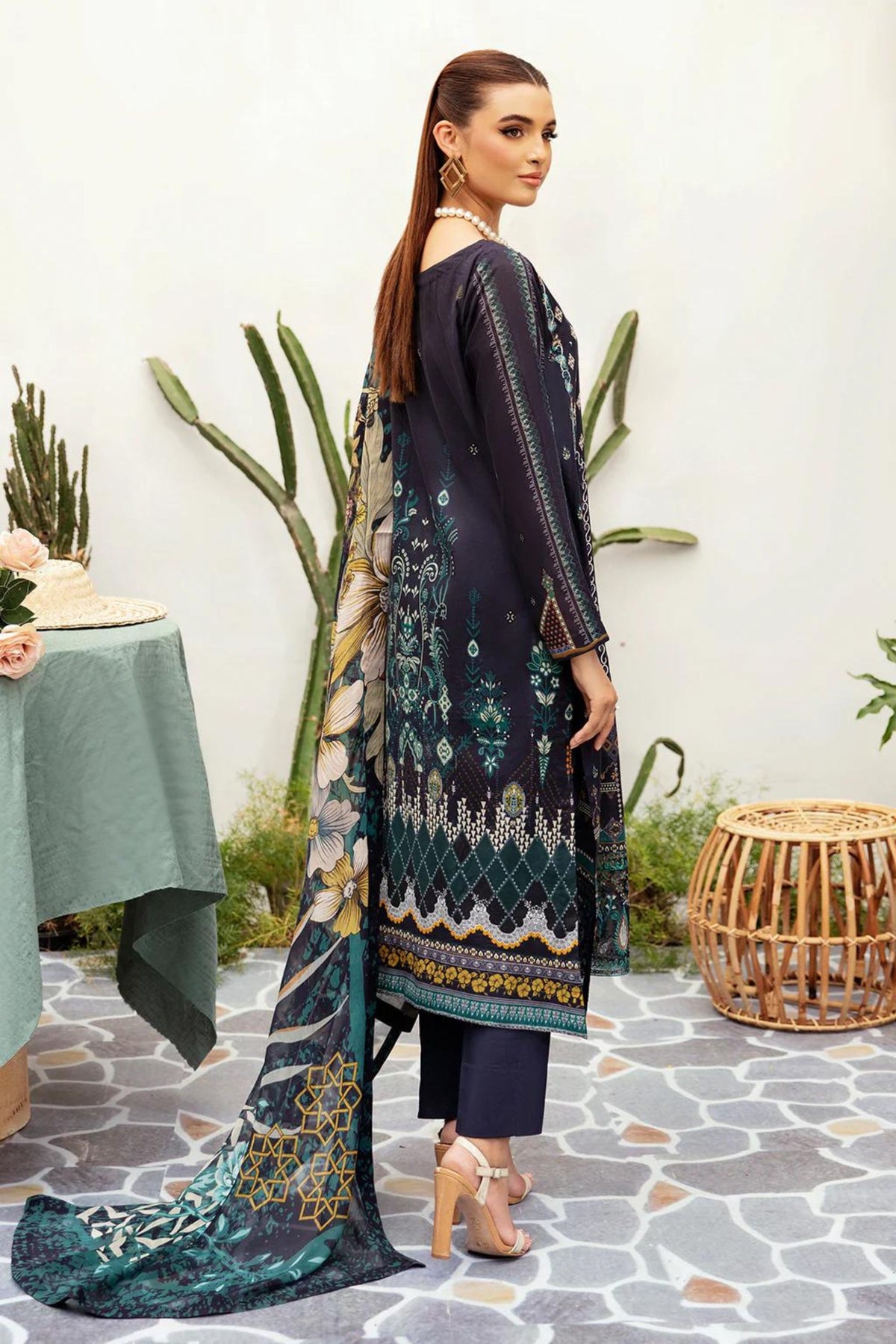 Pakistani Ladies Semi Formal Party Outfits