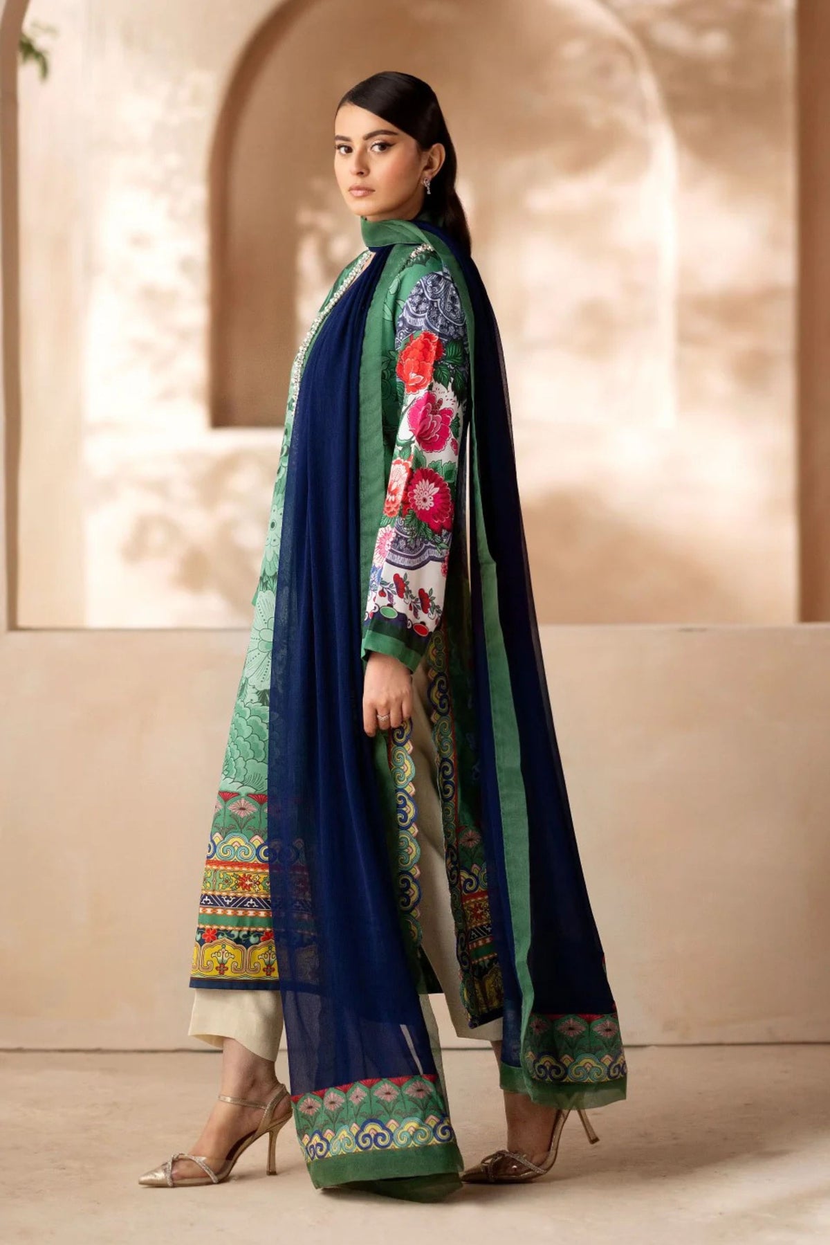 Party wear Suits For Pakistani Wedding Function