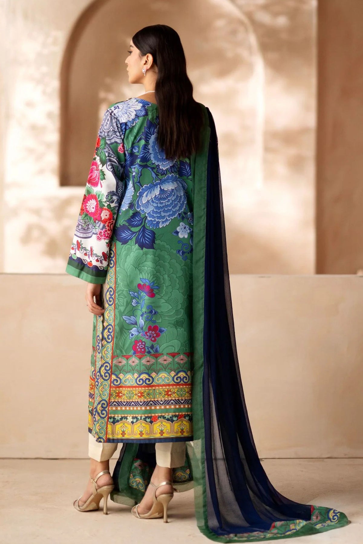 Party wear Suits For Pakistani Wedding Function