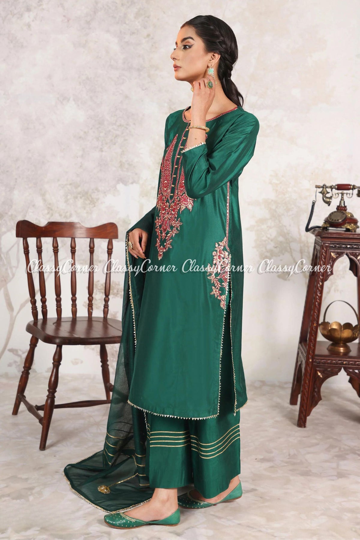 traditional pakistani wedding clothing