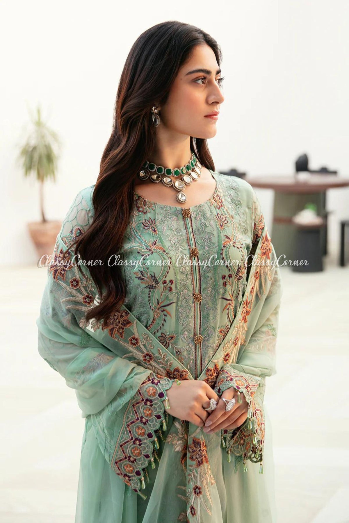 Pakistani wedding costumes for women