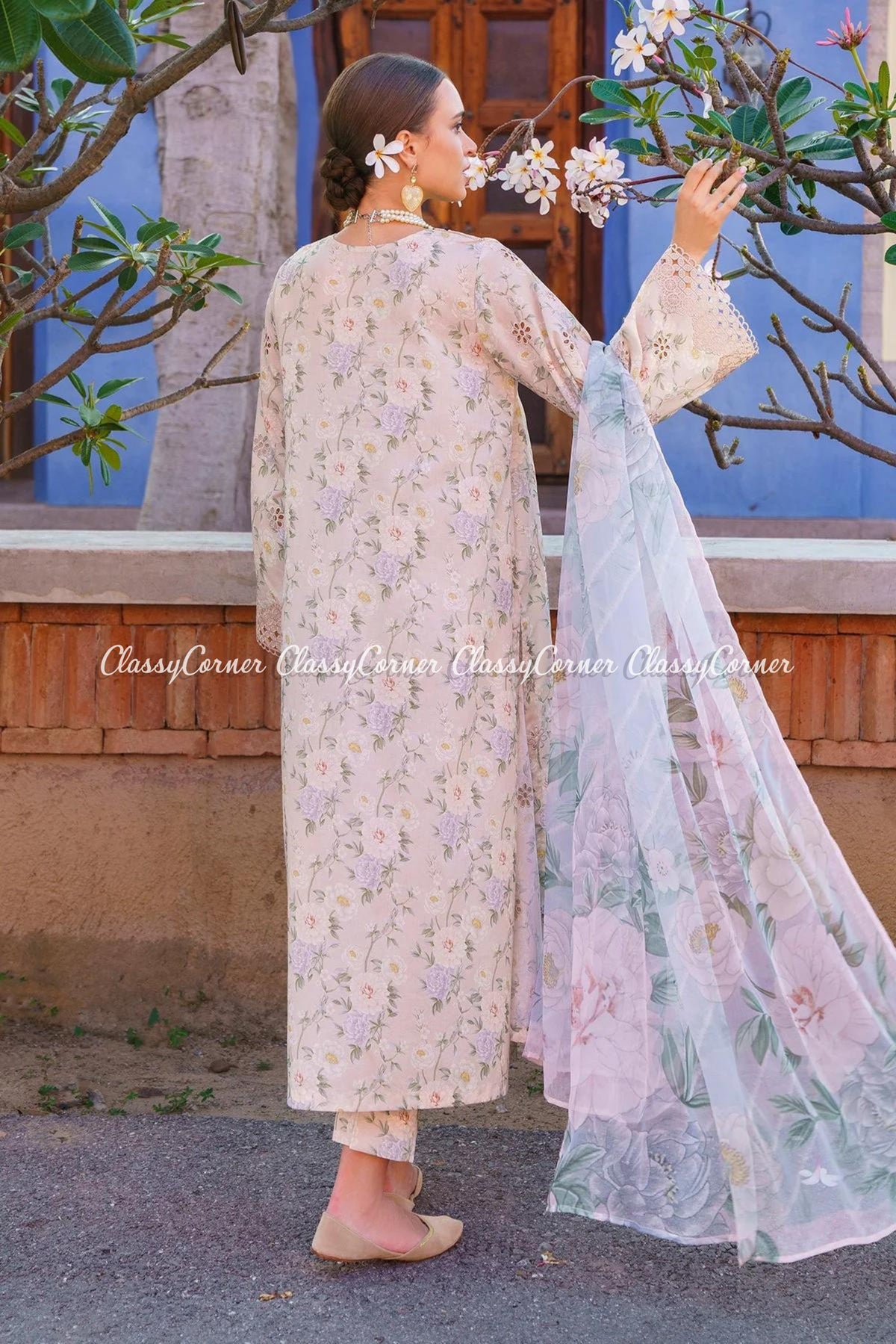 Grey Blue Printed Floral Lawn Salwar Kameez