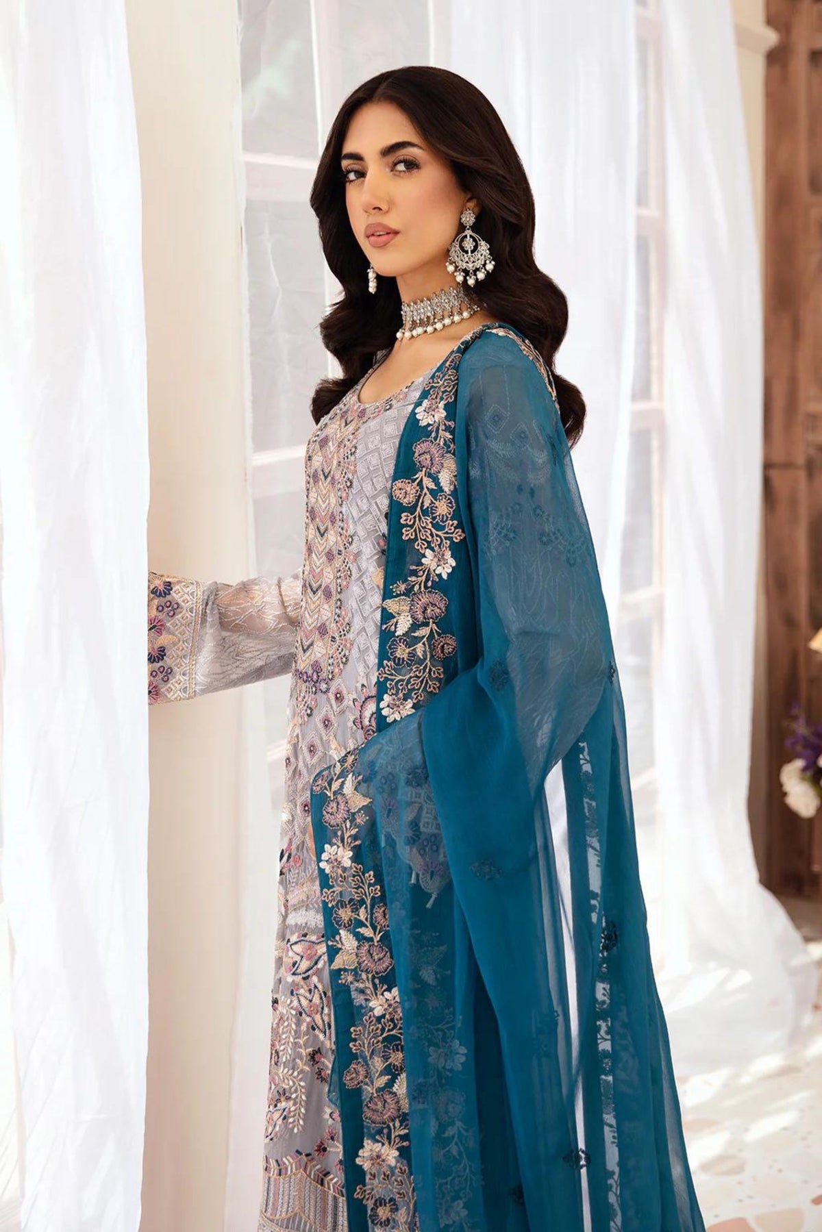 latest pakistani wedding outfits 2024